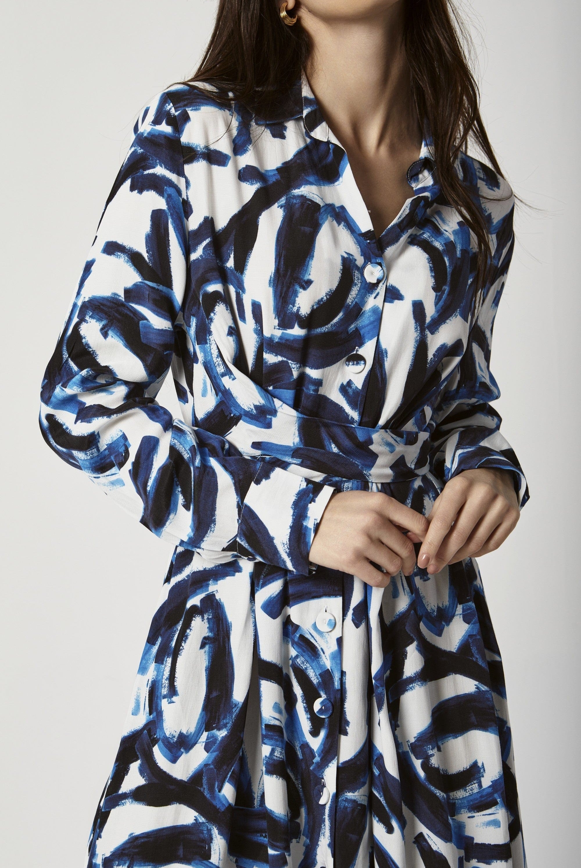 داليدرس فستان ميدي مشجر مفتوح من الجنب بأزرار أمامية كم طويل أزرق داكن