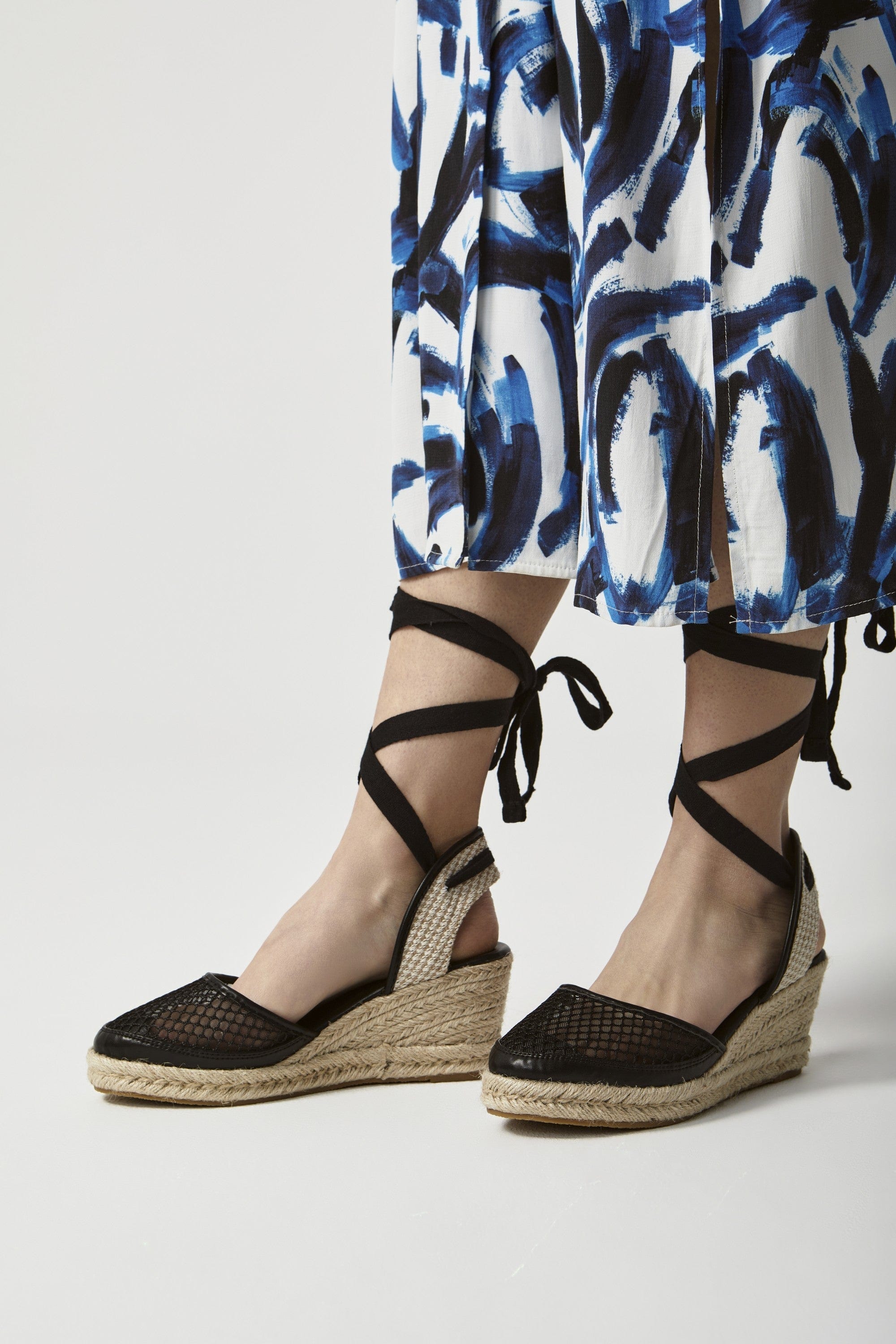 داليدرس فستان ميدي مشجر مفتوح من الجنب بأزرار أمامية كم طويل أزرق داكن