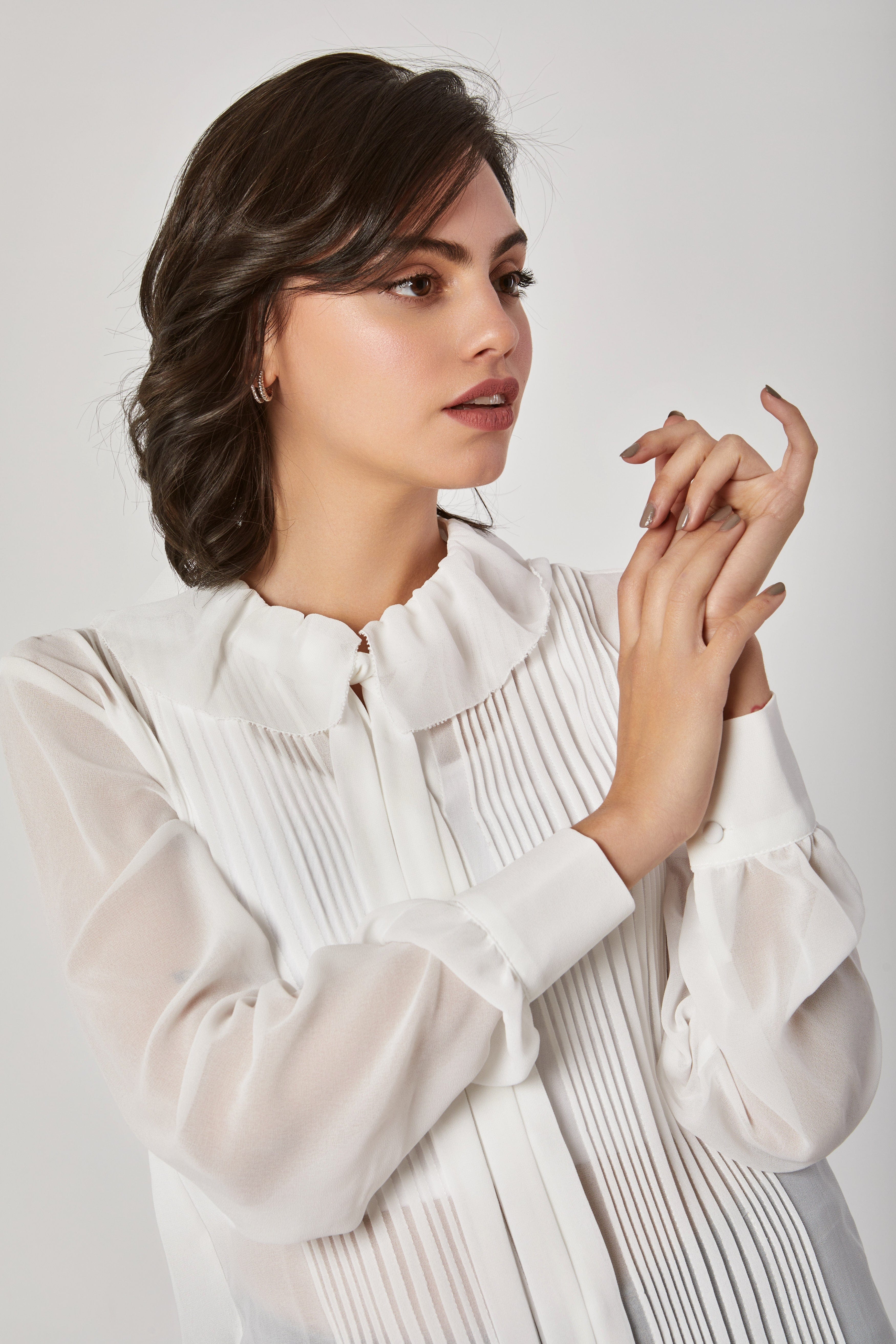 داليدرس بلوزة سادة بكسرات كم طويل بربطة عنق نسائي رملي