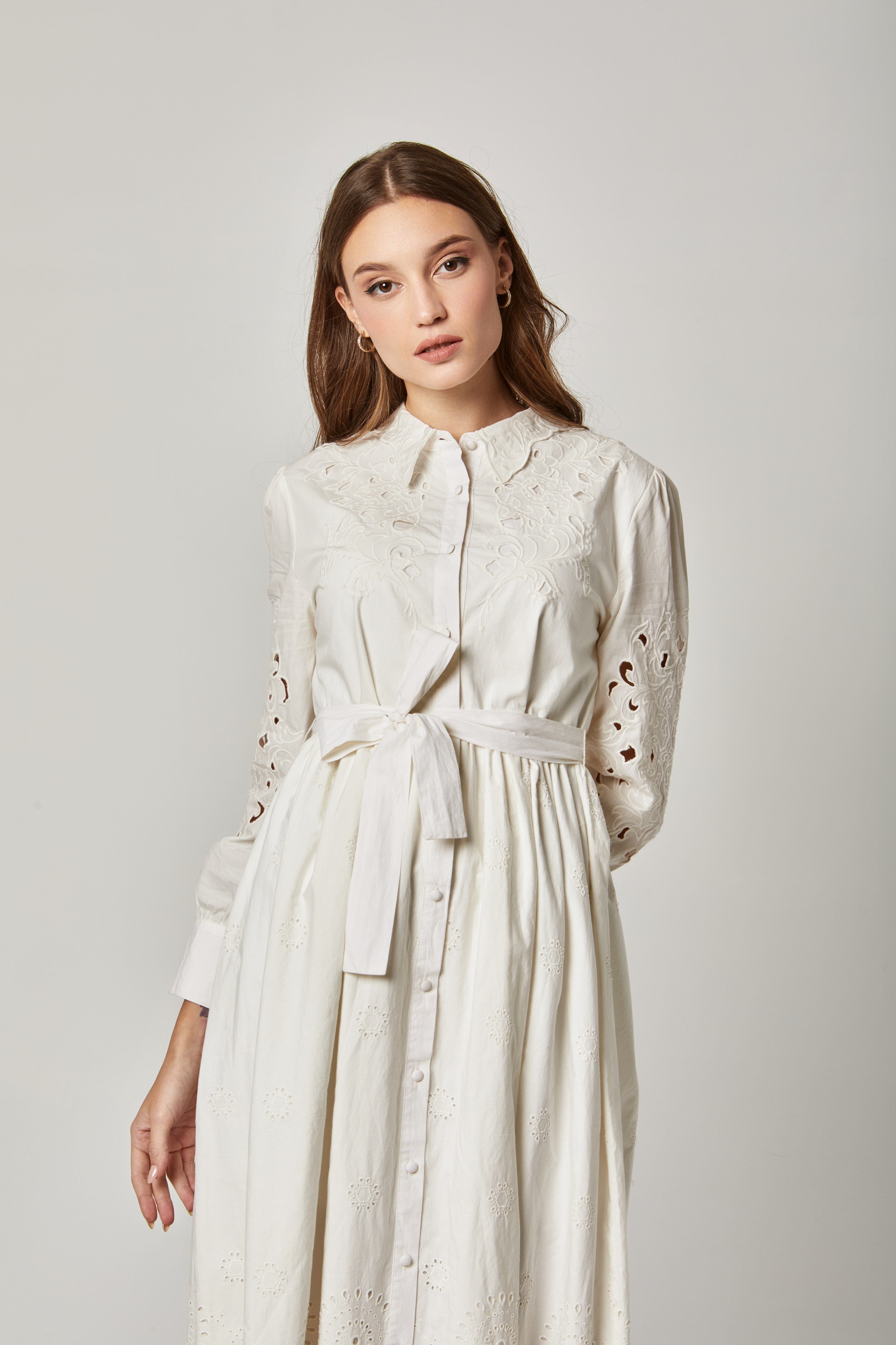 داليدرس فستان قميص ميدي بحزام خصر وياقة طويلة وأزرار أمامية بكم طويل