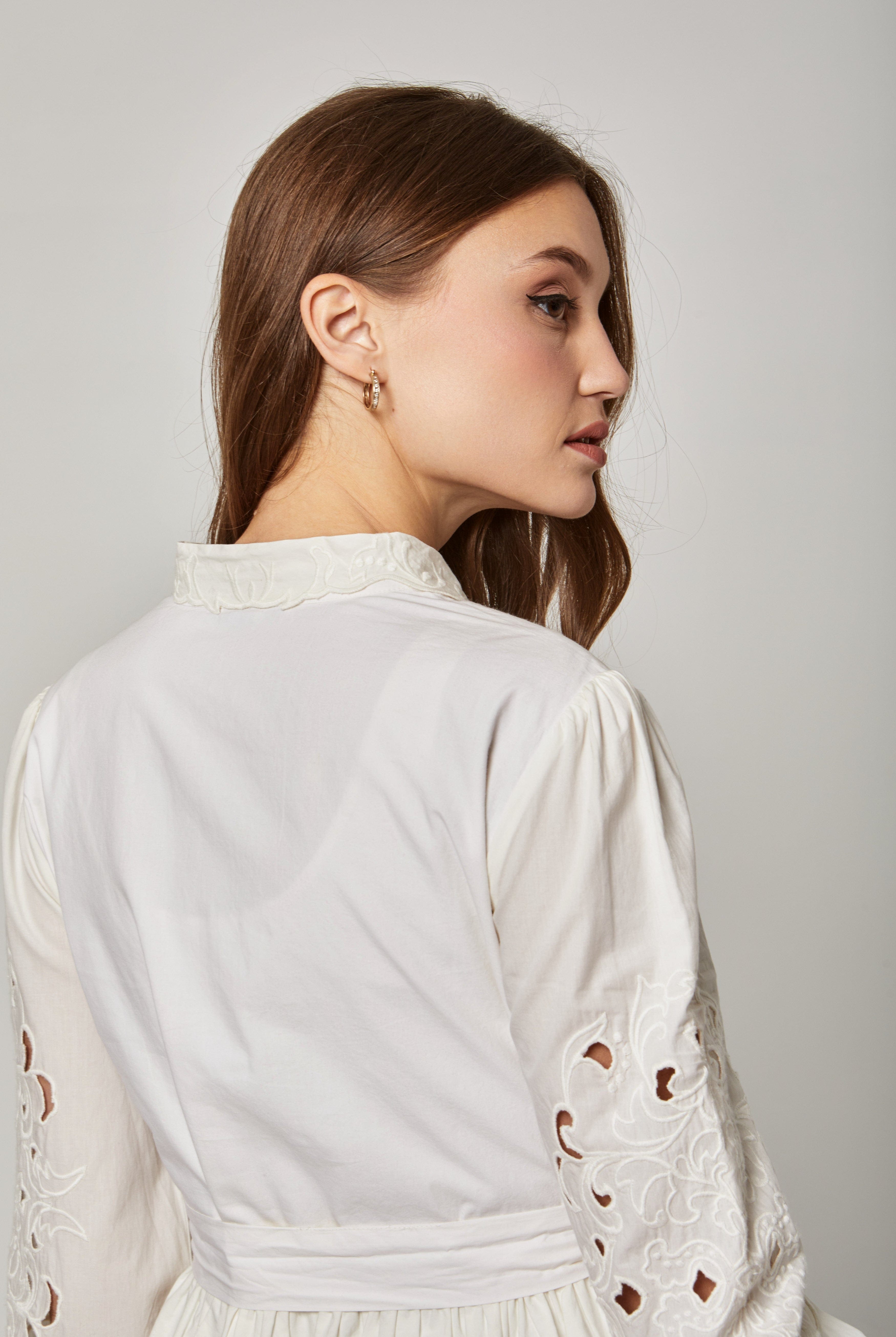 داليدرس فستان قميص ميدي بحزام خصر وياقة طويلة وأزرار أمامية بكم طويل