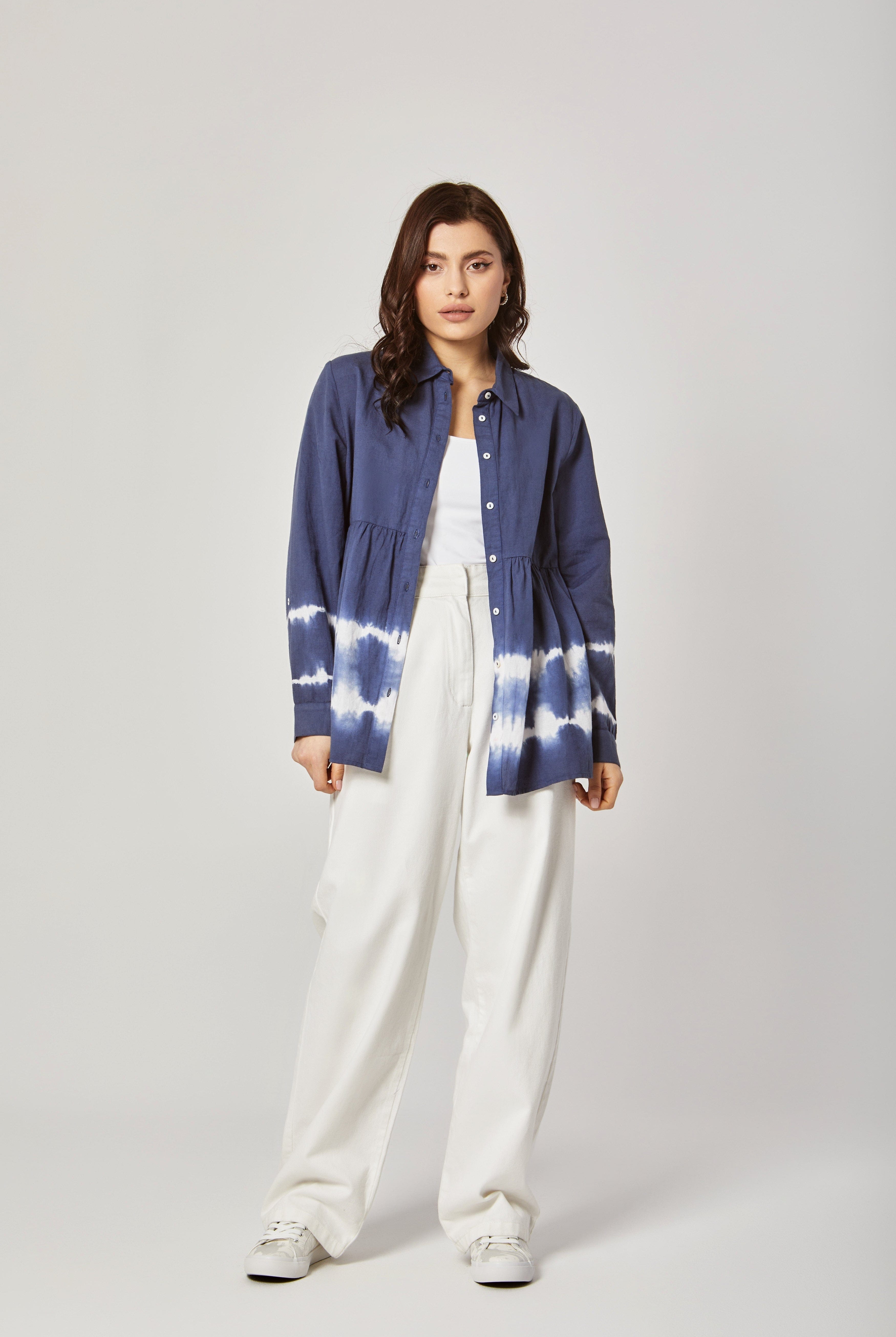 داليدرس بلوزة نسائية مشبحة بأزرار أمامية أزرق