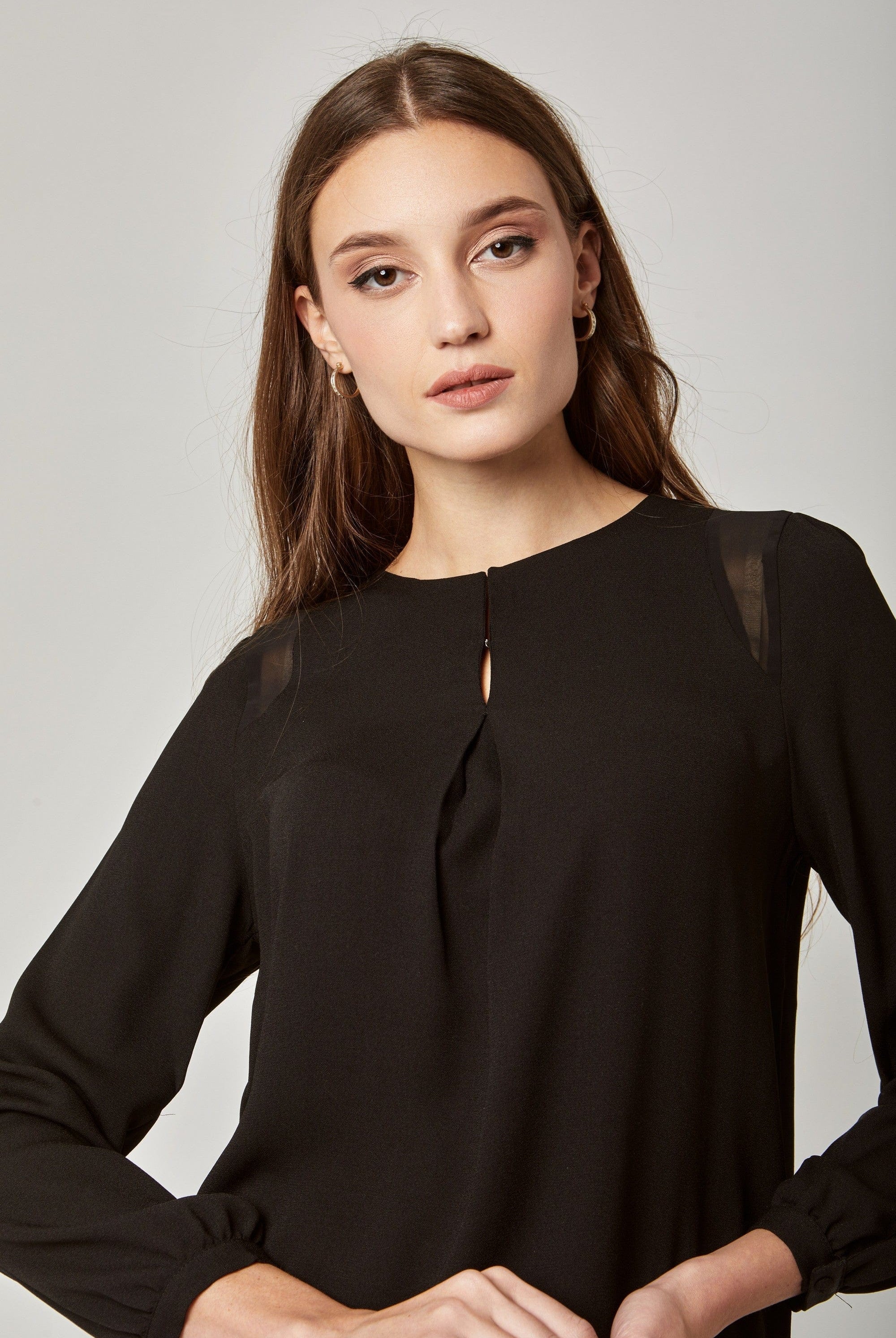 داليدرس بلوزة سادة كم طويل نسائي