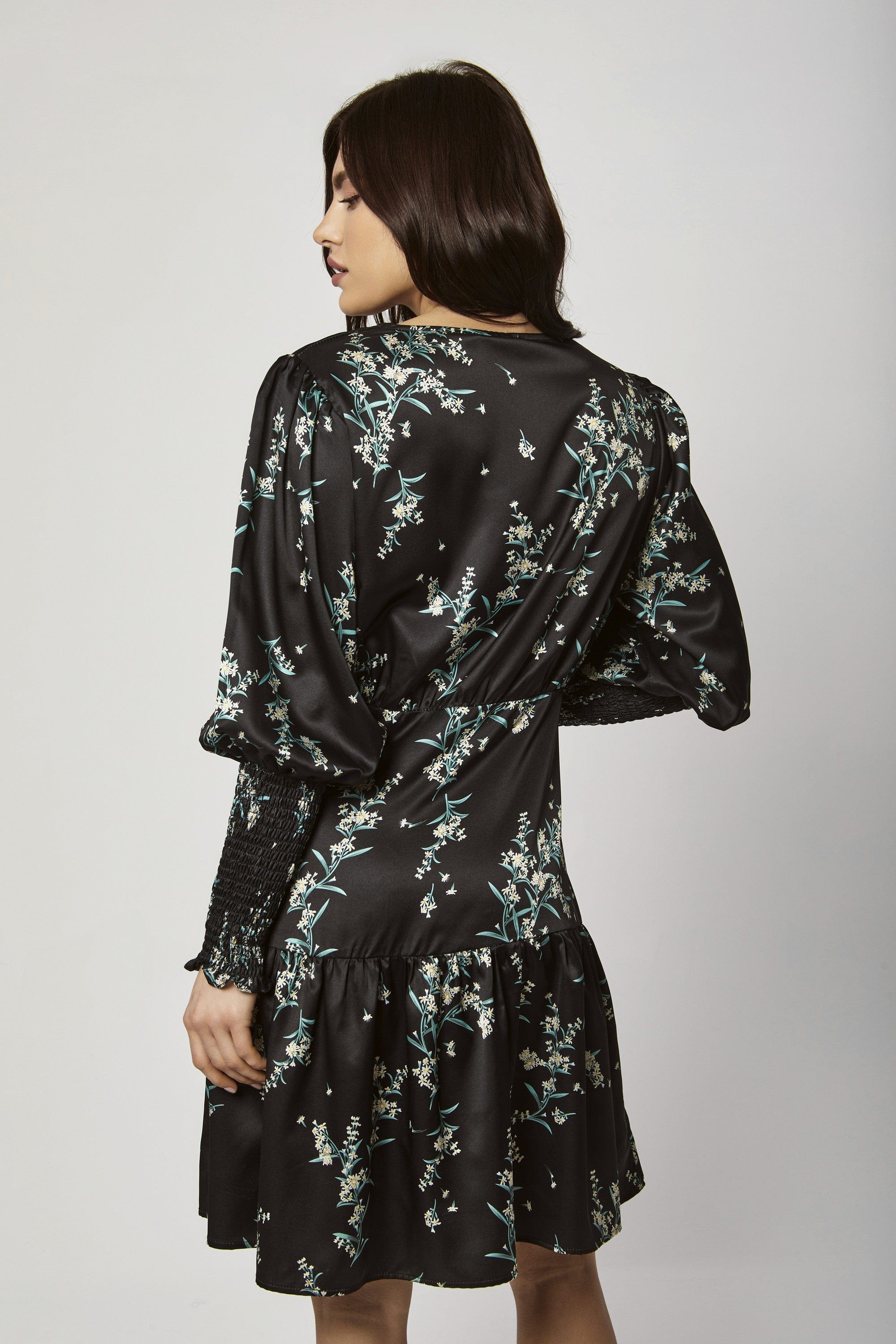 داليدرس فستان ميدي مخطط بالطول بربطة عنق بدون أكمام نسائي أسود