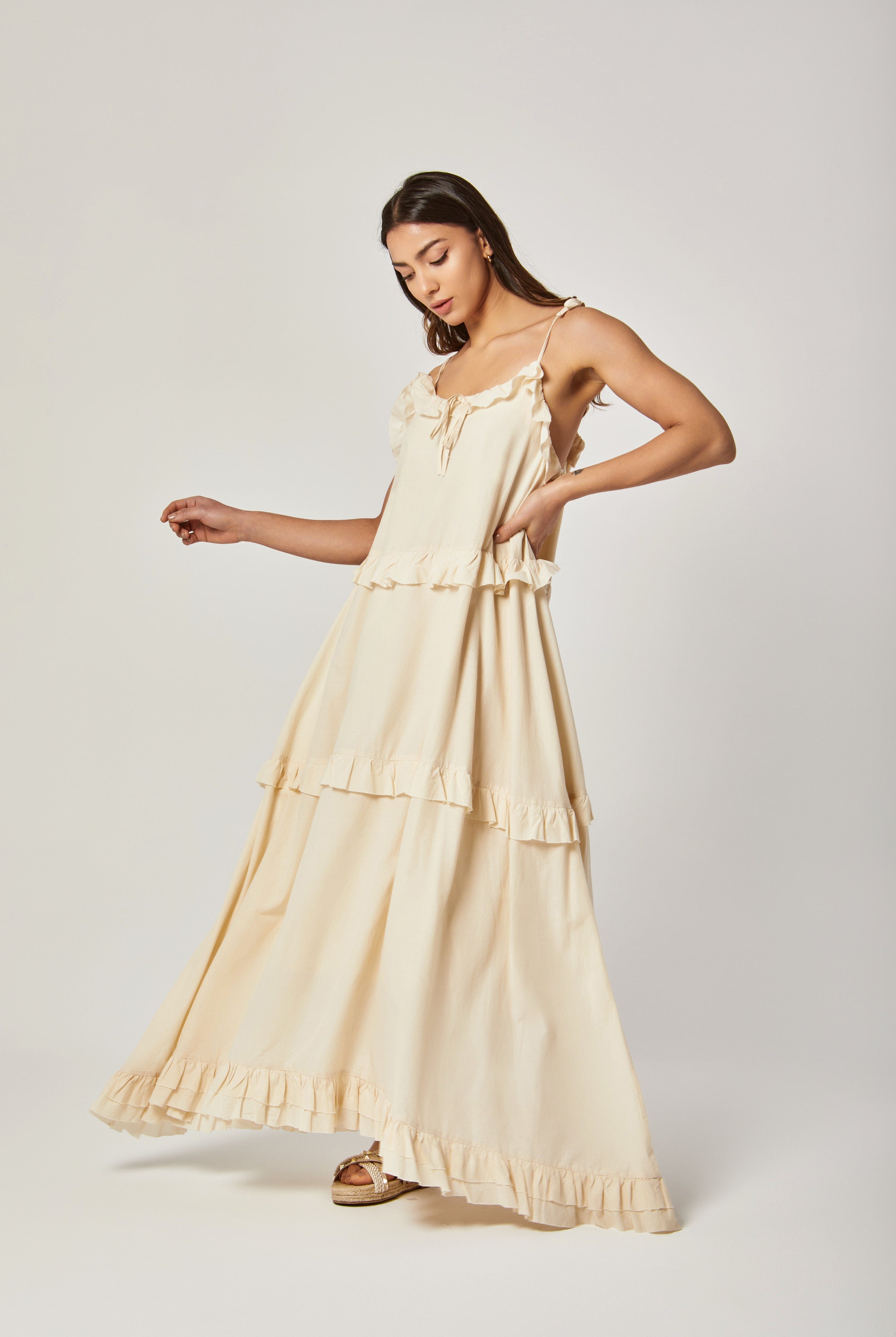 داليدرس فستان طويل حمالات سادة مزين بكشكش رمادي