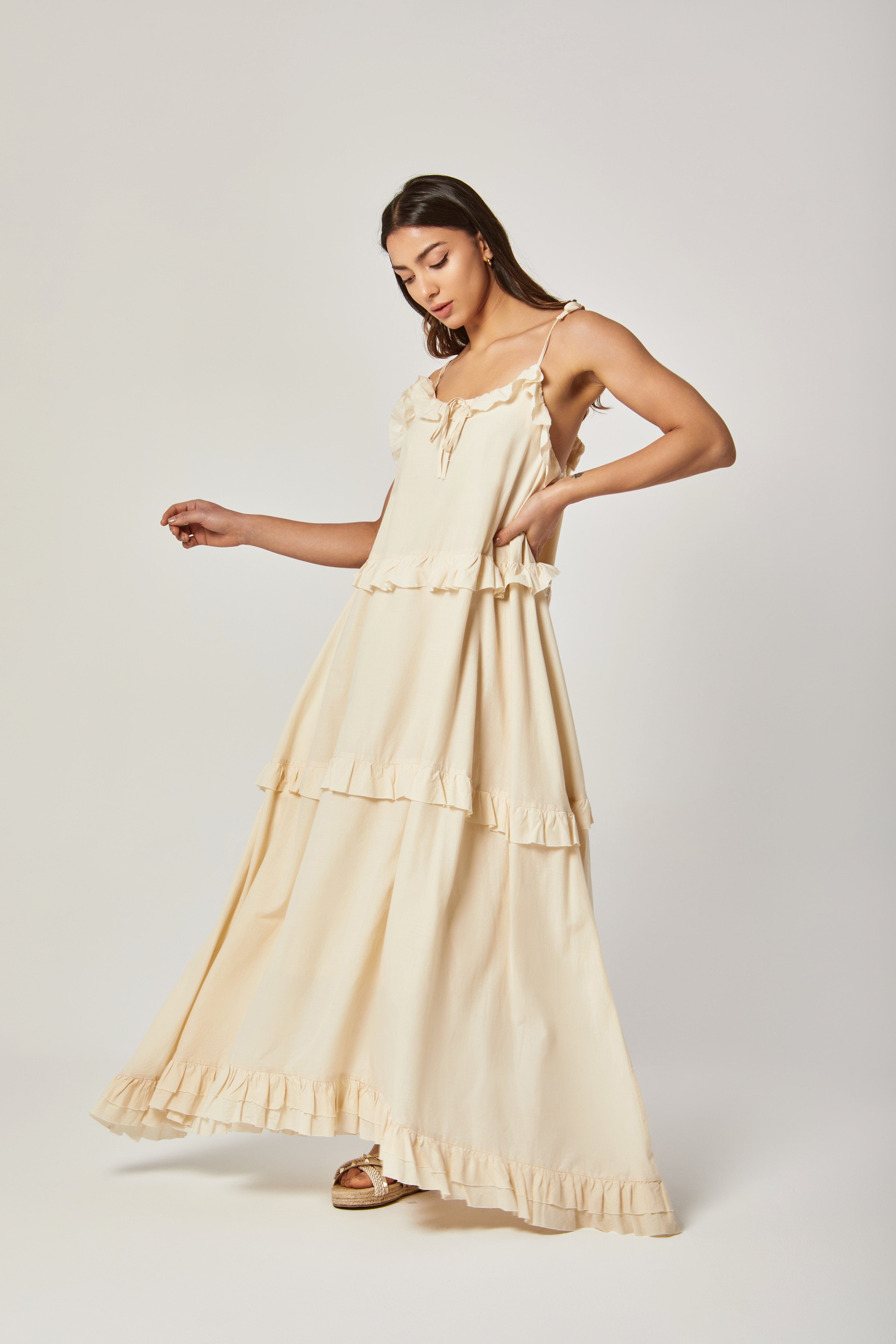 داليدرس فستان طويل حمالات سادة مزين بكشكش رمادي