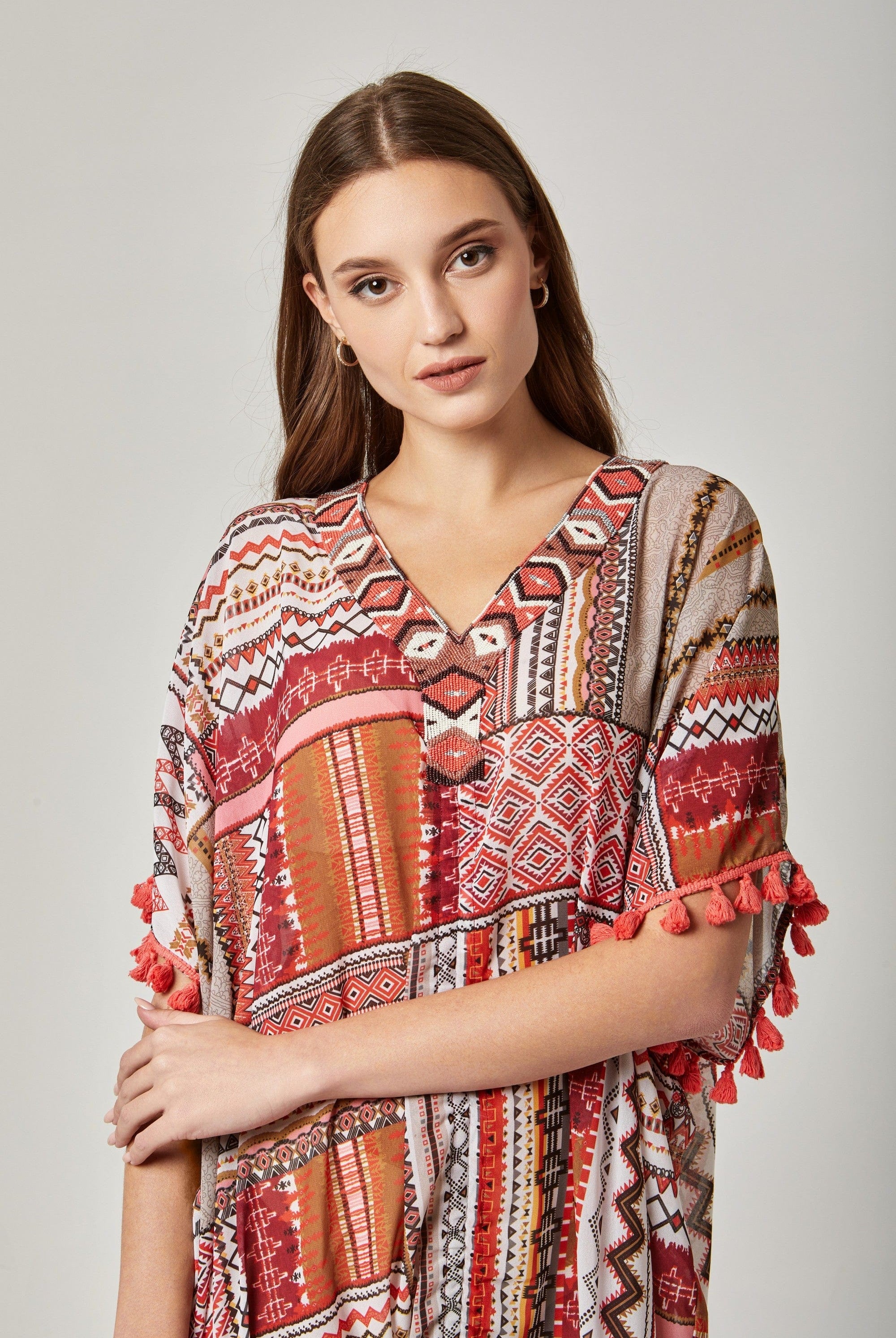 داليدرس فستان طويل منقوش بكم قصير مزين بخيوط متعدد الألوان