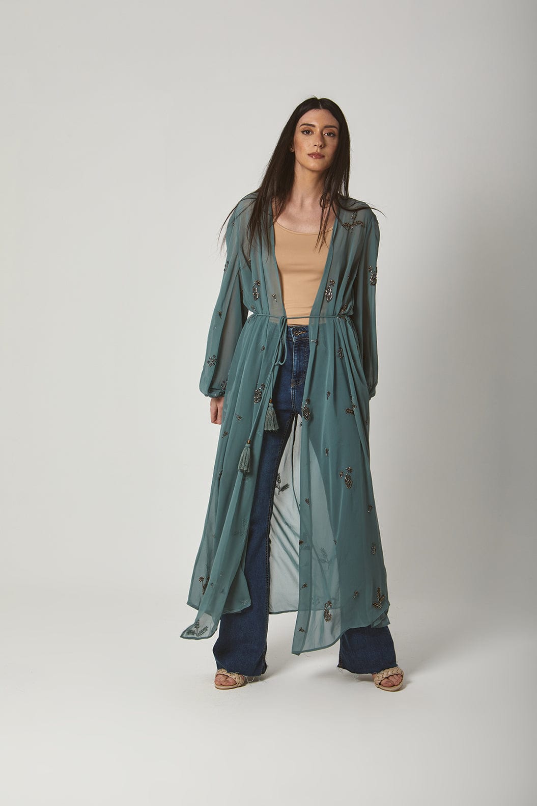 داليدرس فستان مفتوح طويل شفاف مطرز برباط خصر بكم طويل واسع