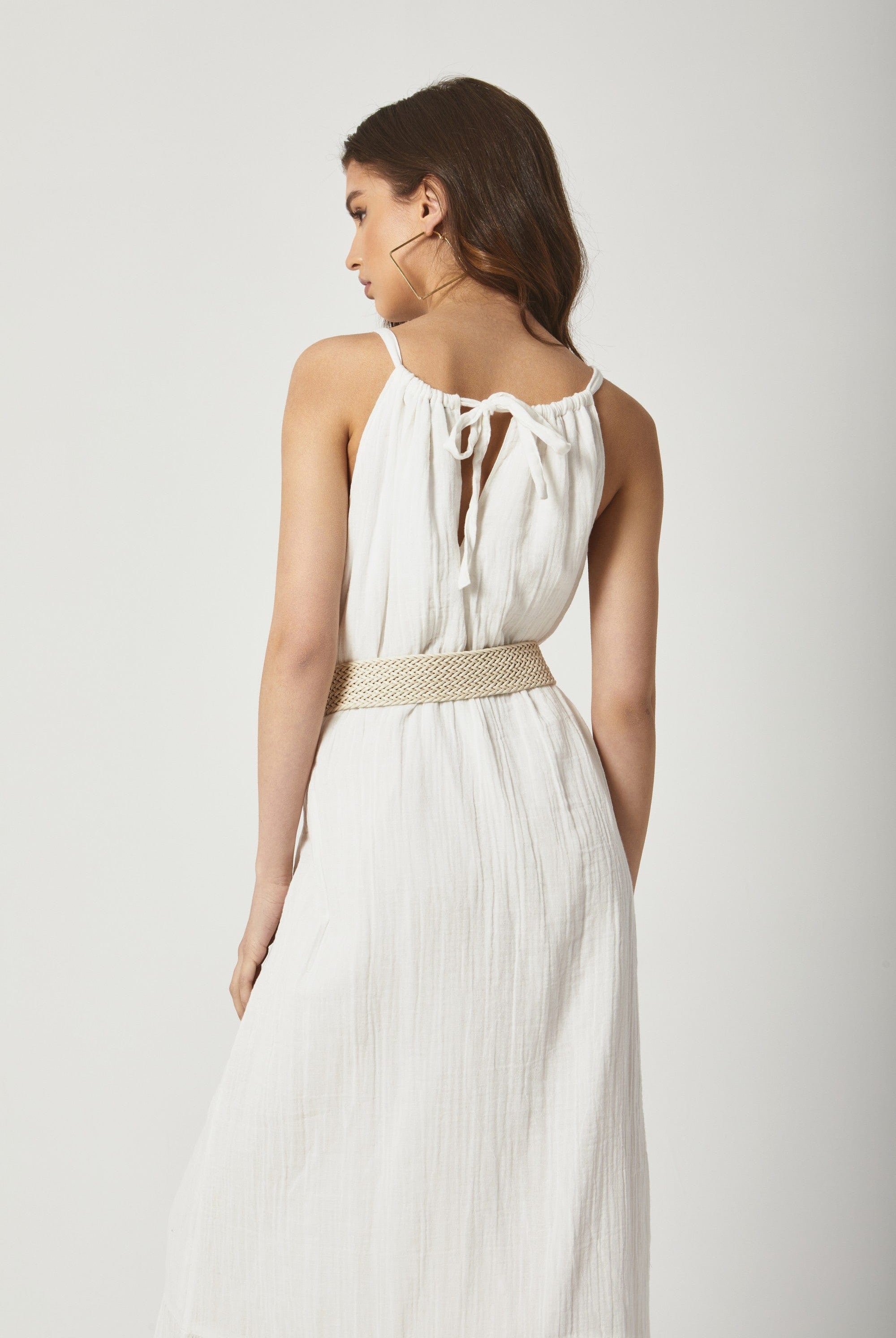 داليدرس فستان سادة طويل حمالات بياقة دائرية أوف وايت