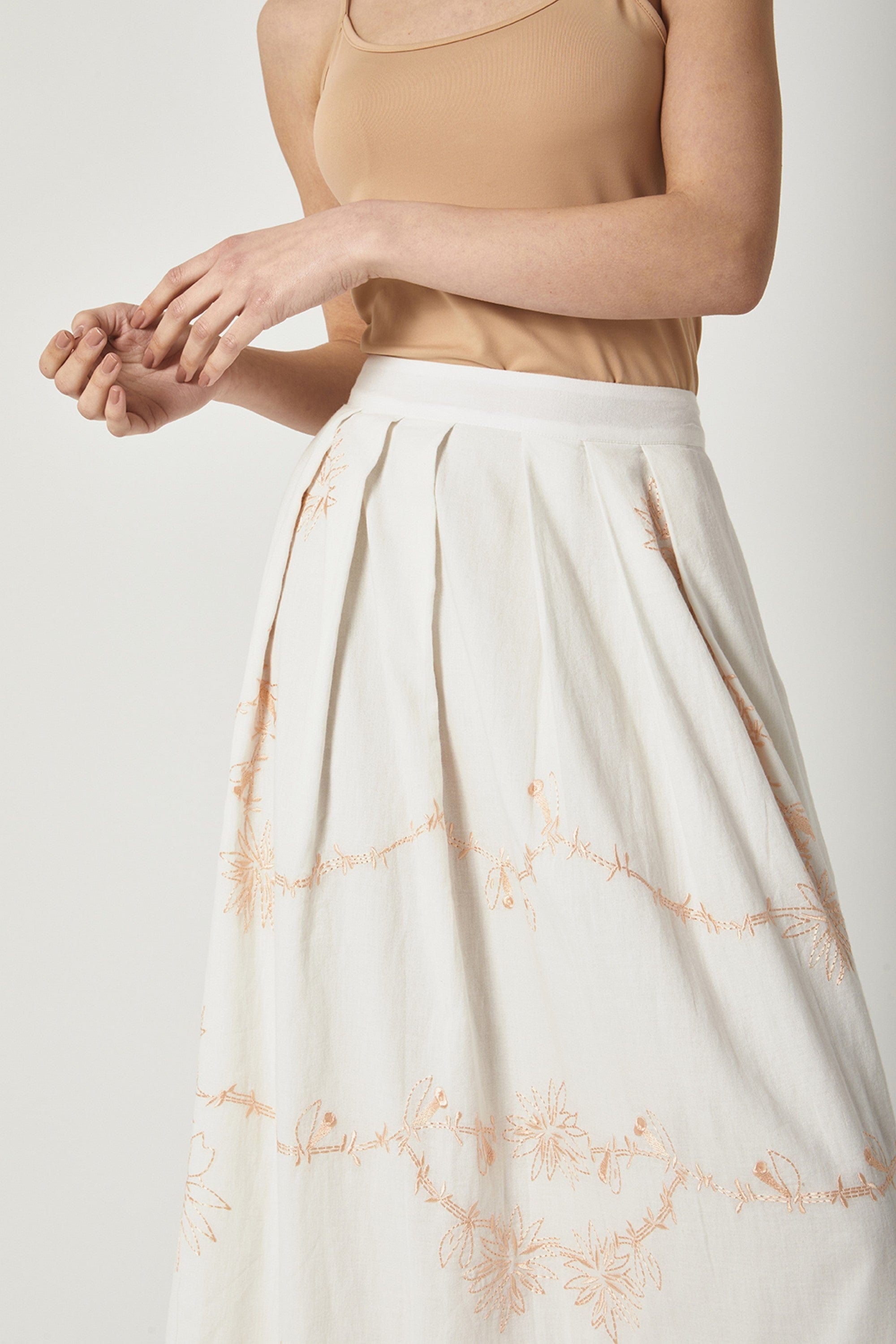 داليدرس تنورة طويلة بكسرات على الخصر مشجرة ناعمة أوف وايت