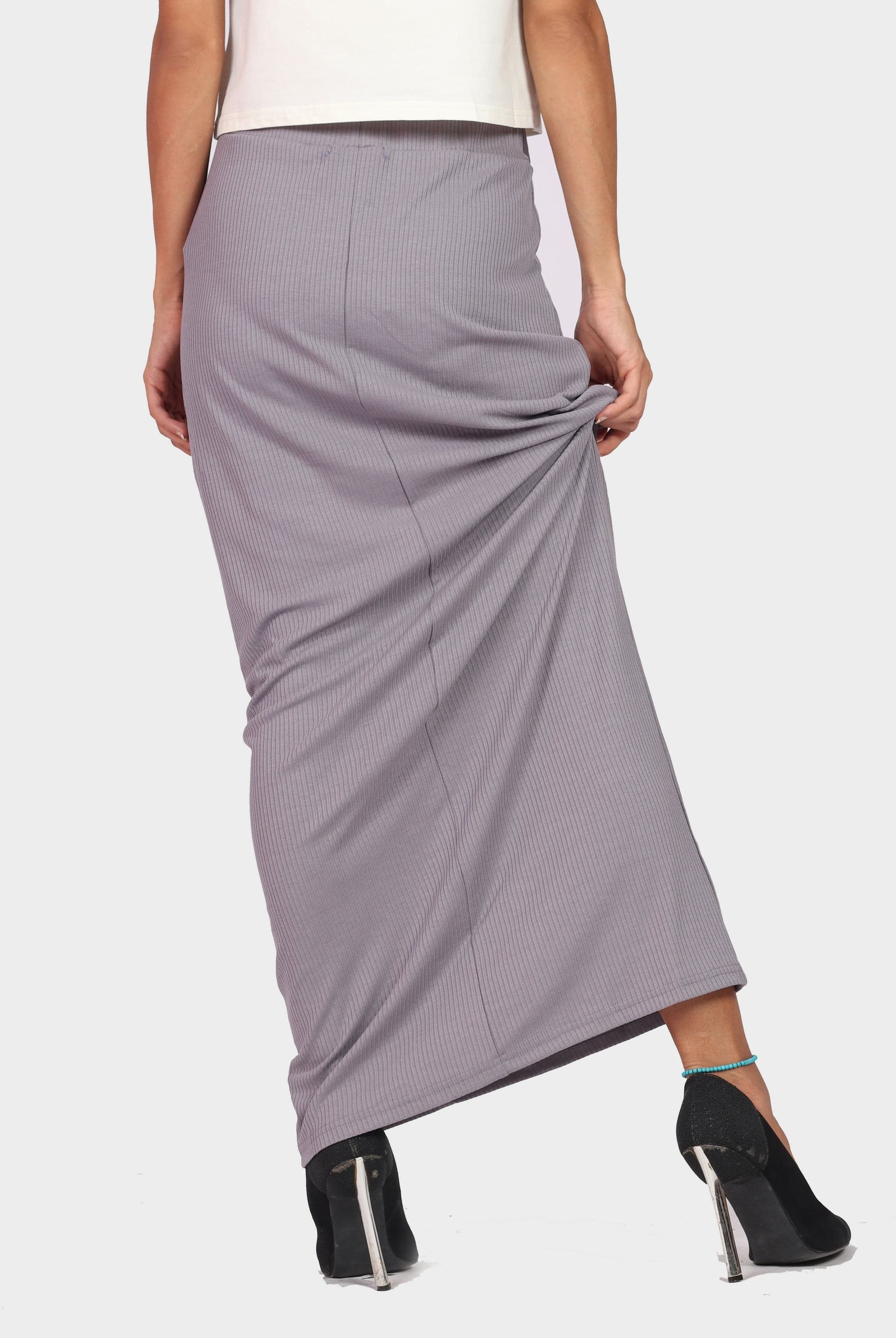 كيتشن تنورة طويلة ضيقة بأستك علي الخصر