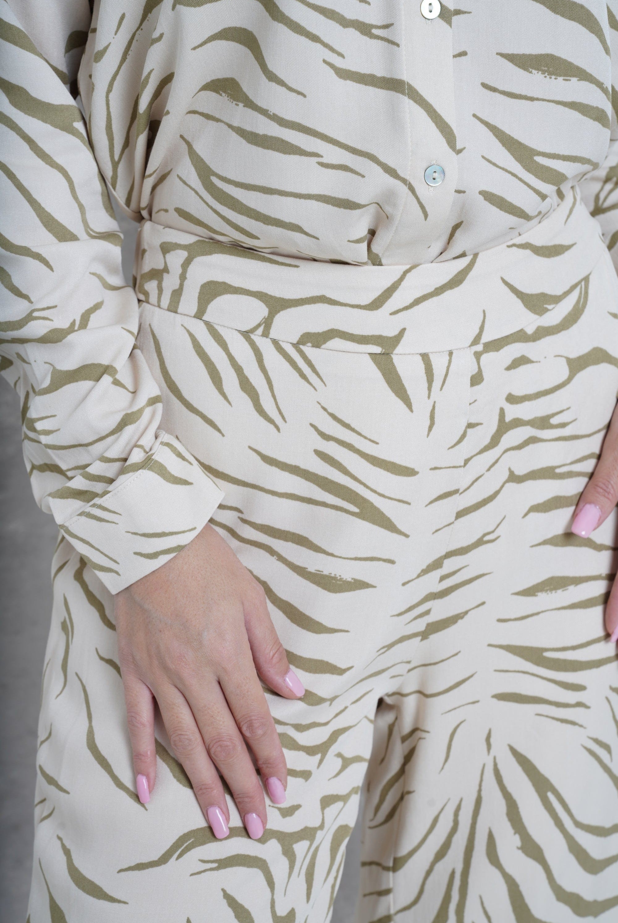 داليدرس فستان طويل منقوش نمط زيبرا بأكمام طويلة أزرق فاتح