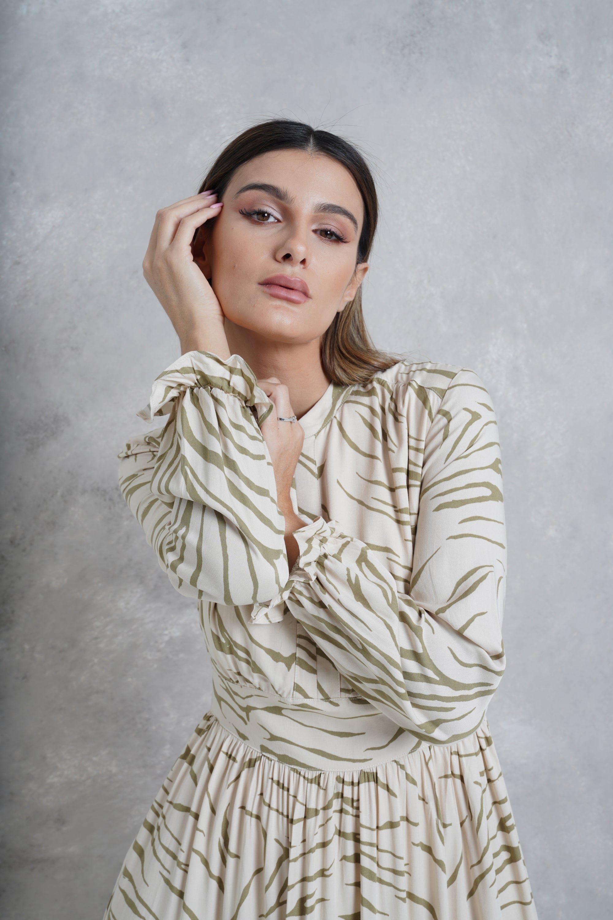 داليدرس فستان طويل منقوش نمط زيبرا بأكمام طويلة أزرق فاتح