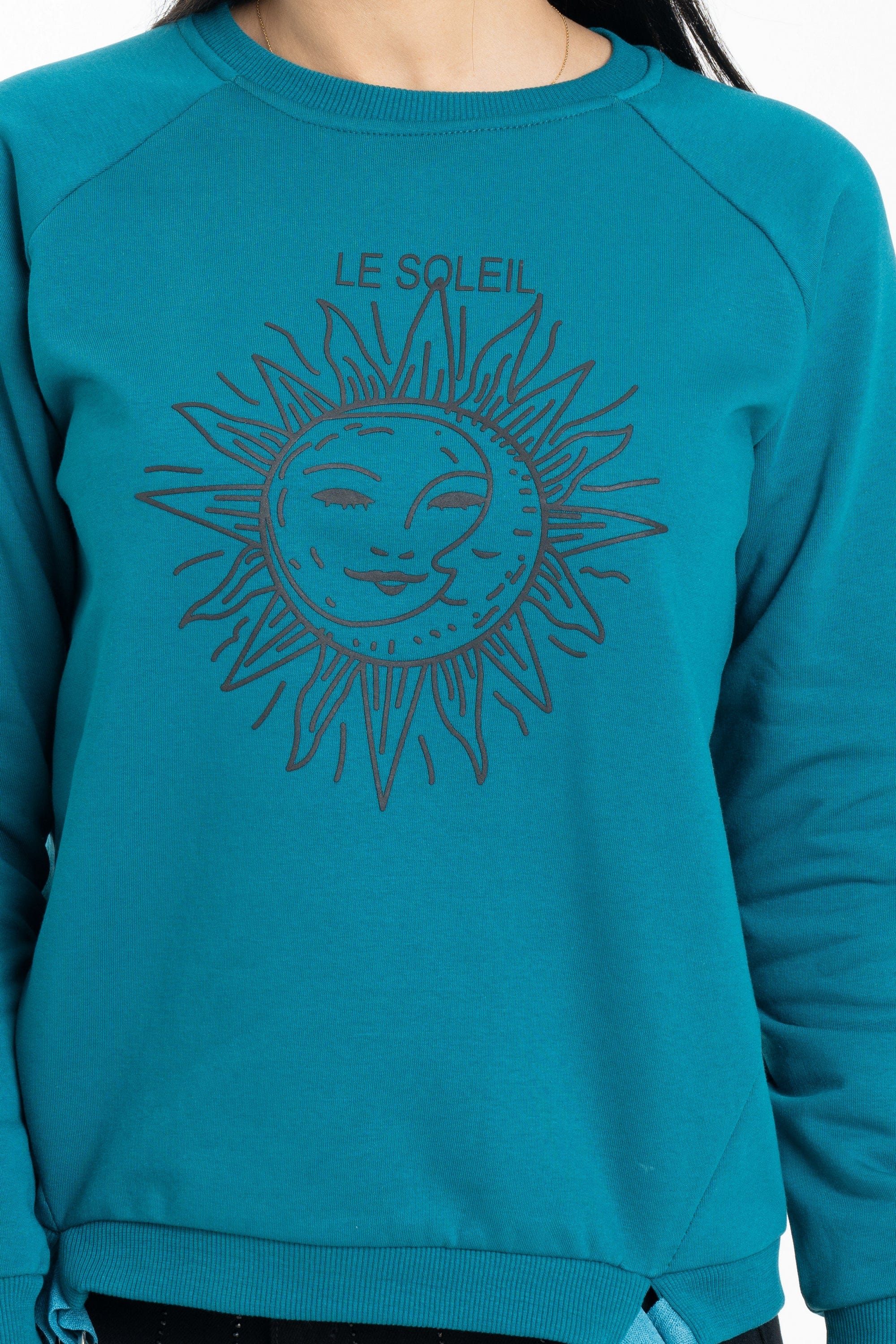 داليدرس سويت شيرت برسمة على الصدر كم طويل نسائي أخضر زمردي