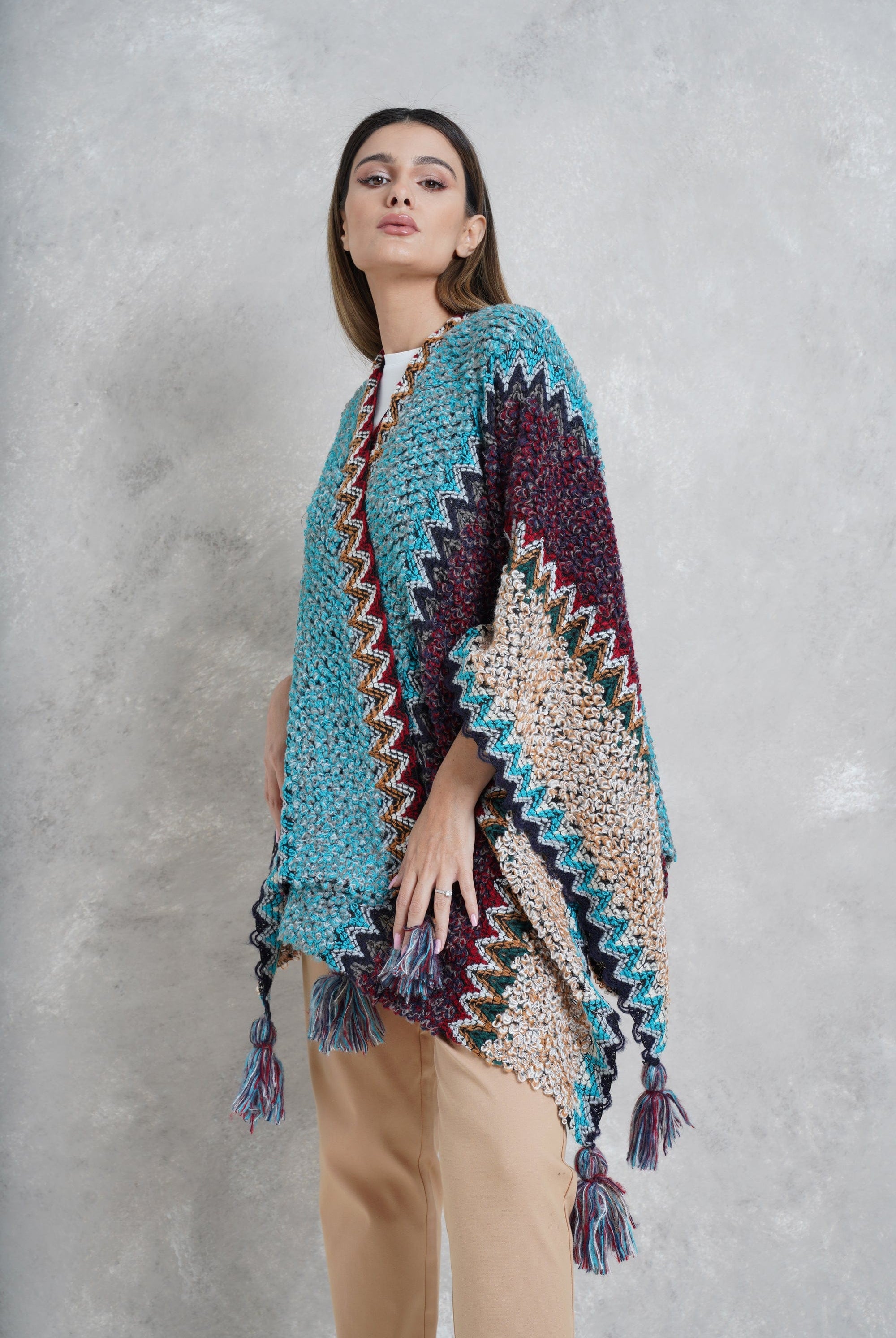 داليدرس بونشو صوف مثلث بكرات من الأسفل متعدد الألوان متعدد الألوان