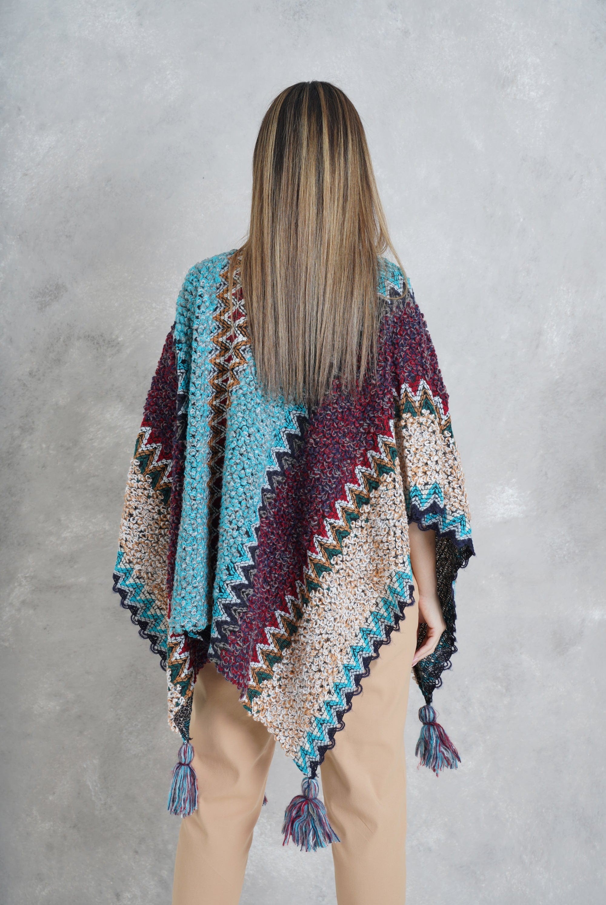 داليدرس بونشو صوف مثلث بكرات من الأسفل متعدد الألوان متعدد الألوان