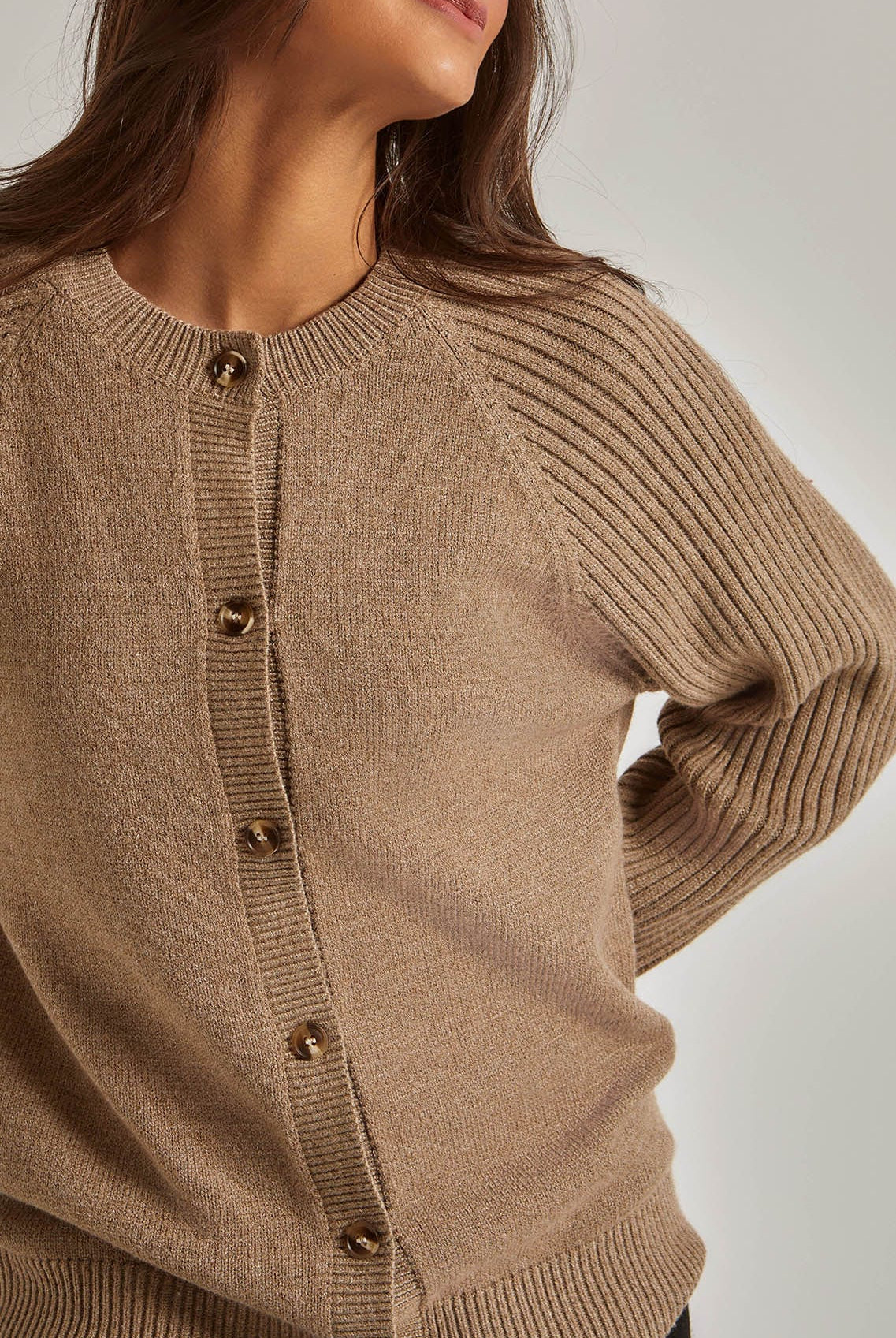 داليدرس كارديجان نسائي متوسطة الطول كم طويل نسائي بني رمادي