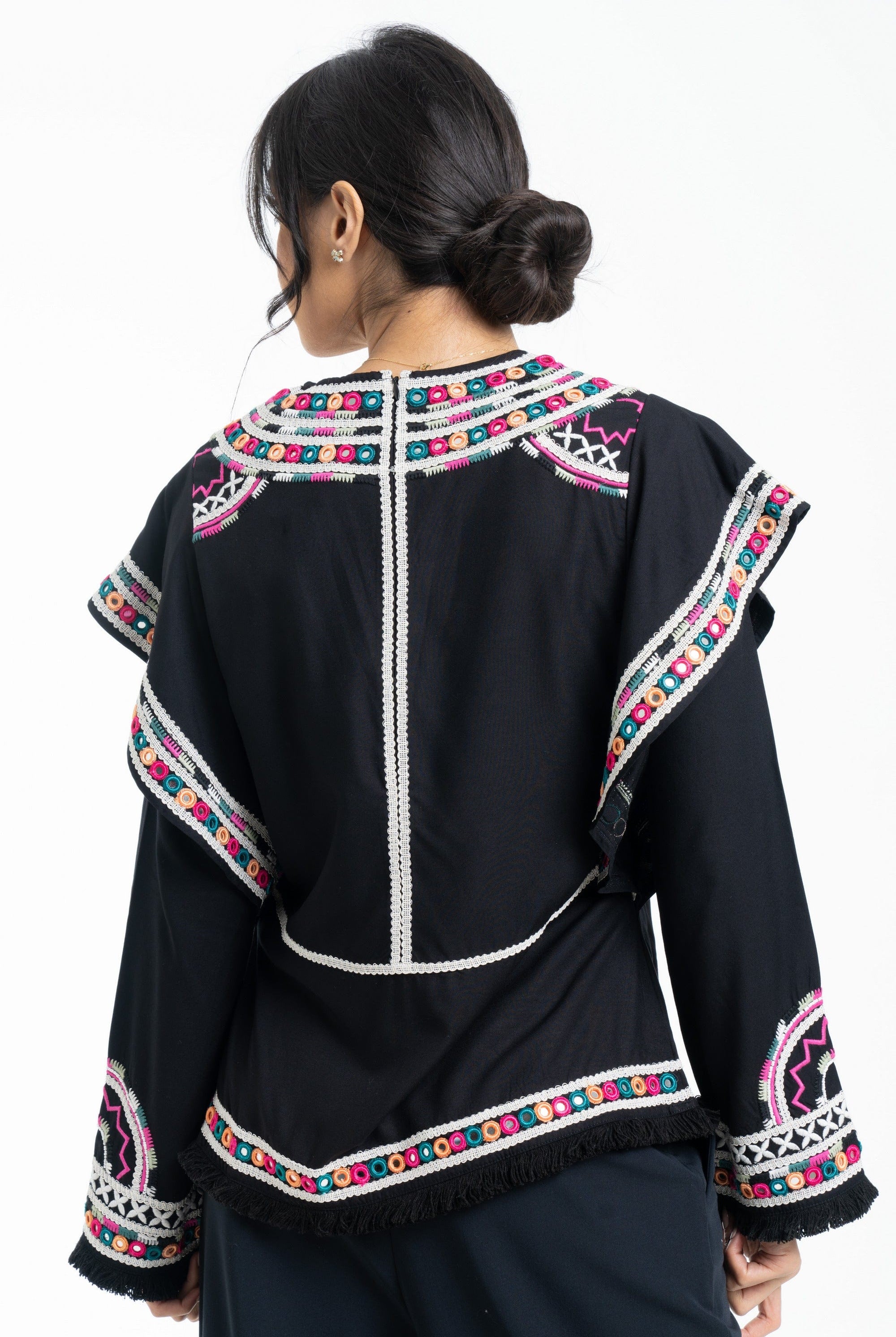 داليدرس بلوزة نسائي طويلة أكمام طويلة مطرزة على الصدر والأكمام أسود