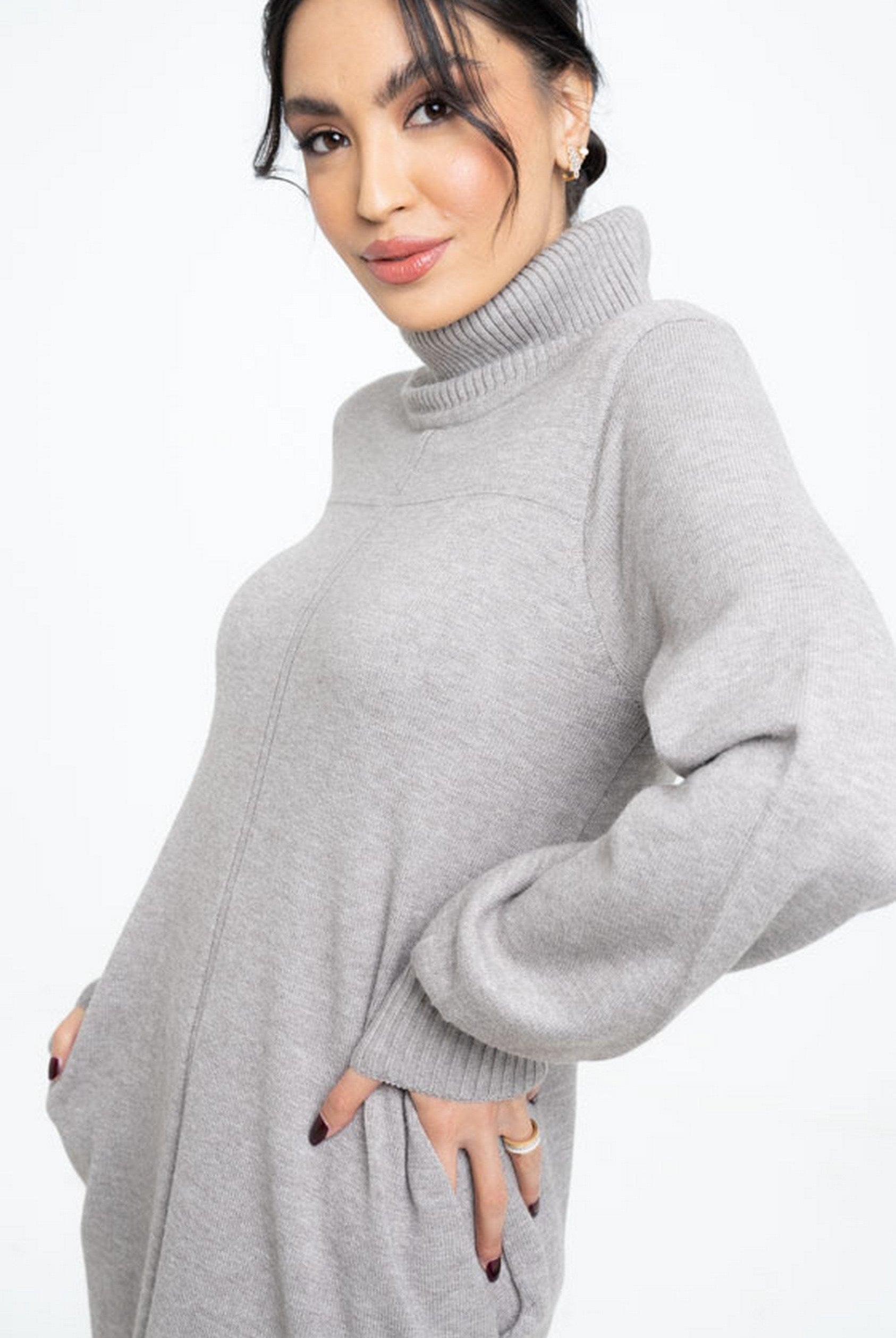 داليدرس بلوزة سادة طويلة بكم طويل ورقبة عالية نسائي