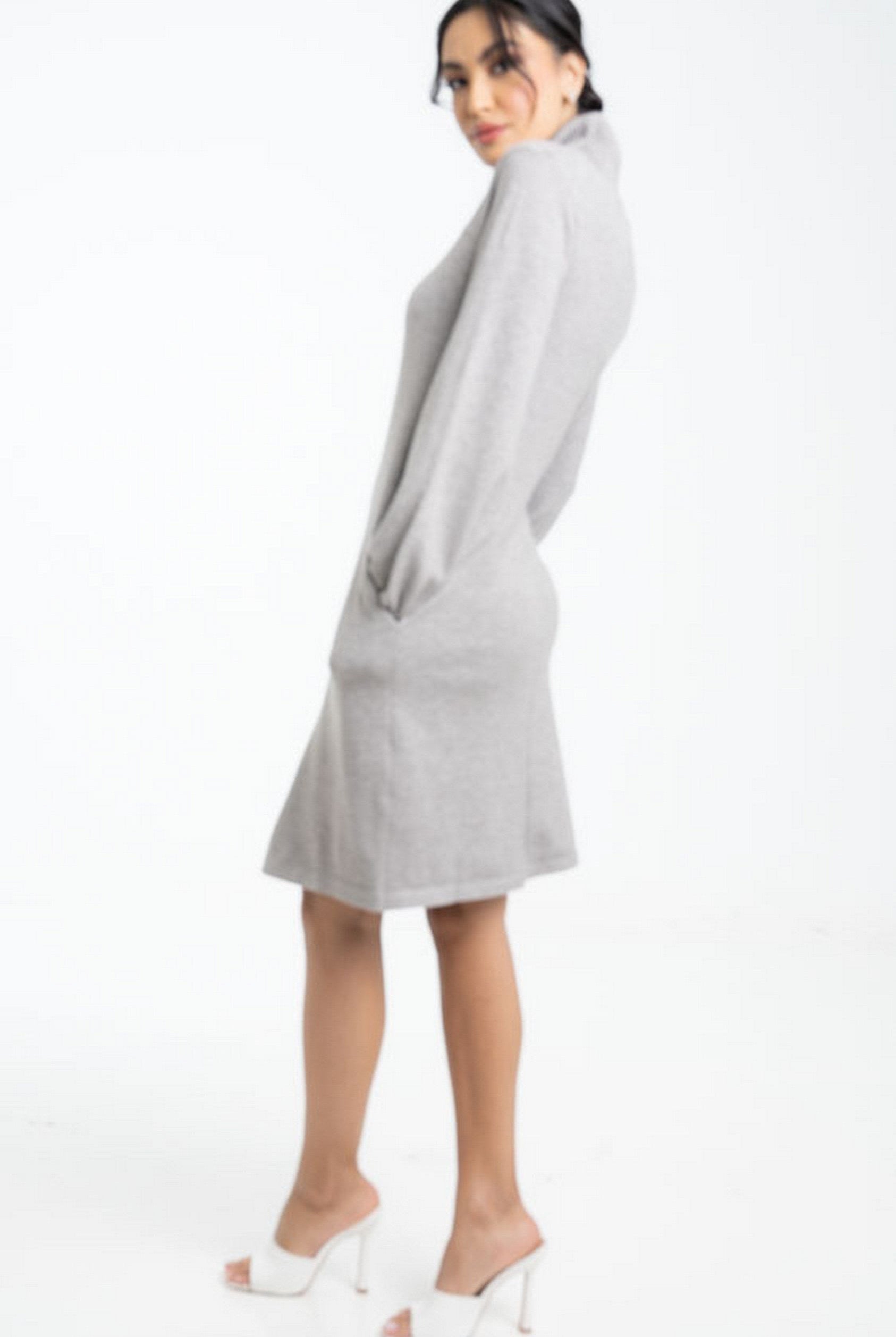 داليدرس بلوزة سادة طويلة بكم طويل ورقبة عالية نسائي