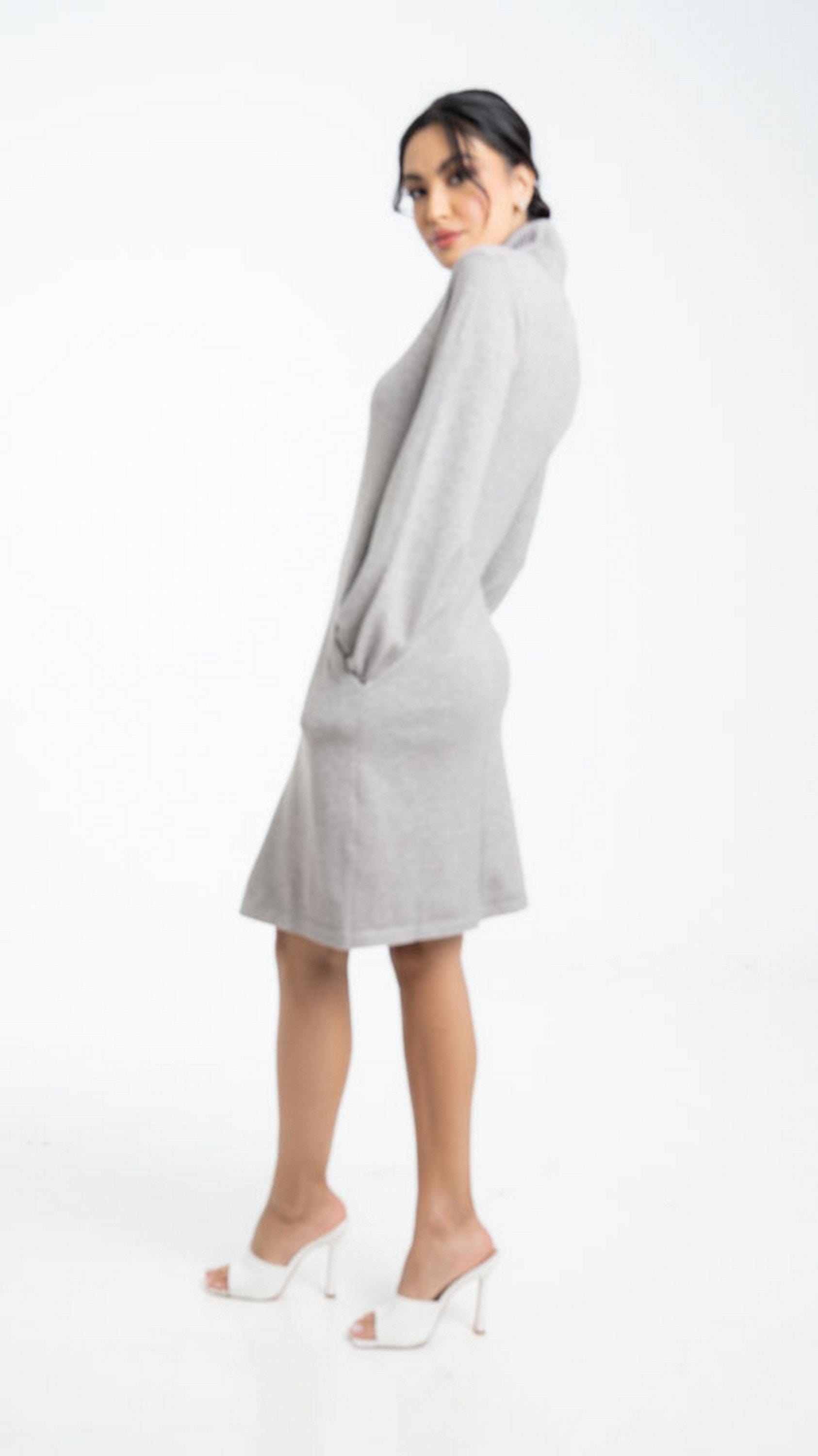 داليدرس بلوزة سادة طويلة بكم طويل ورقبة عالية نسائي