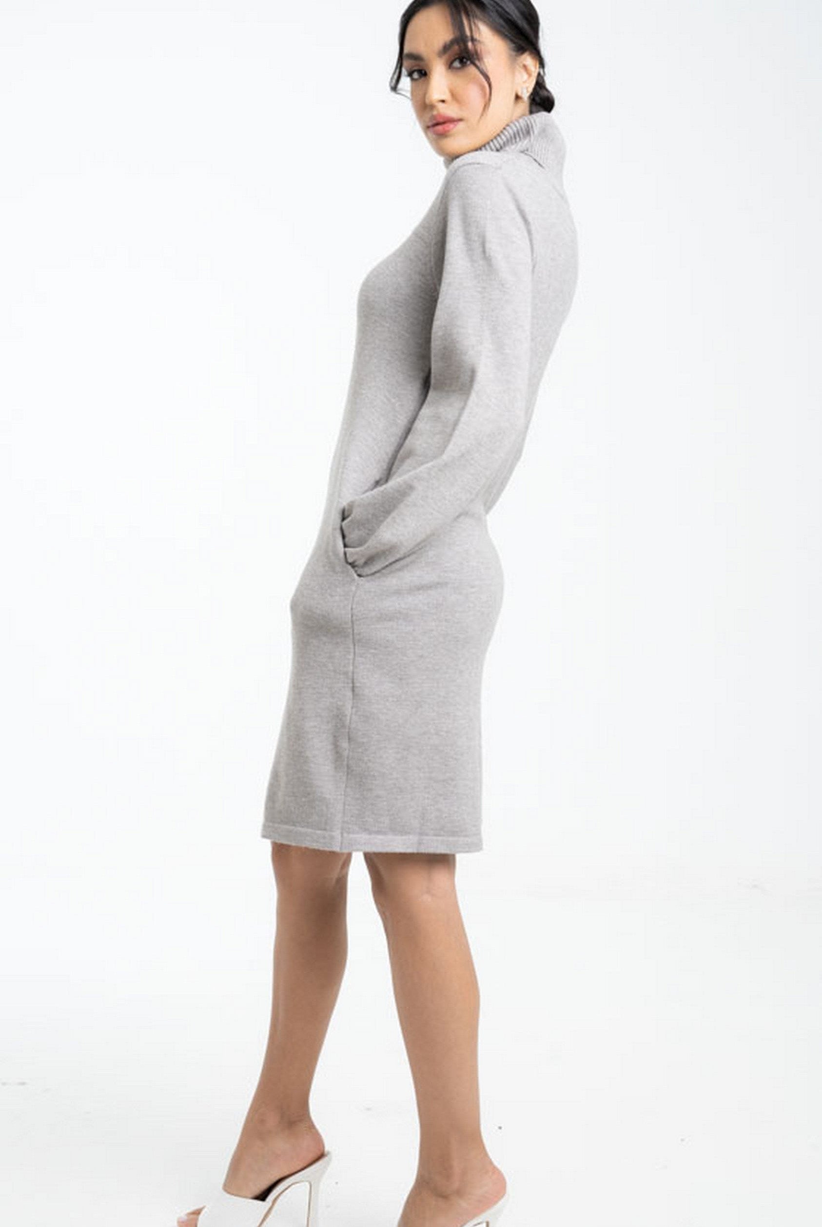 داليدرس بلوزة سادة طويلة بكم طويل ورقبة عالية نسائي