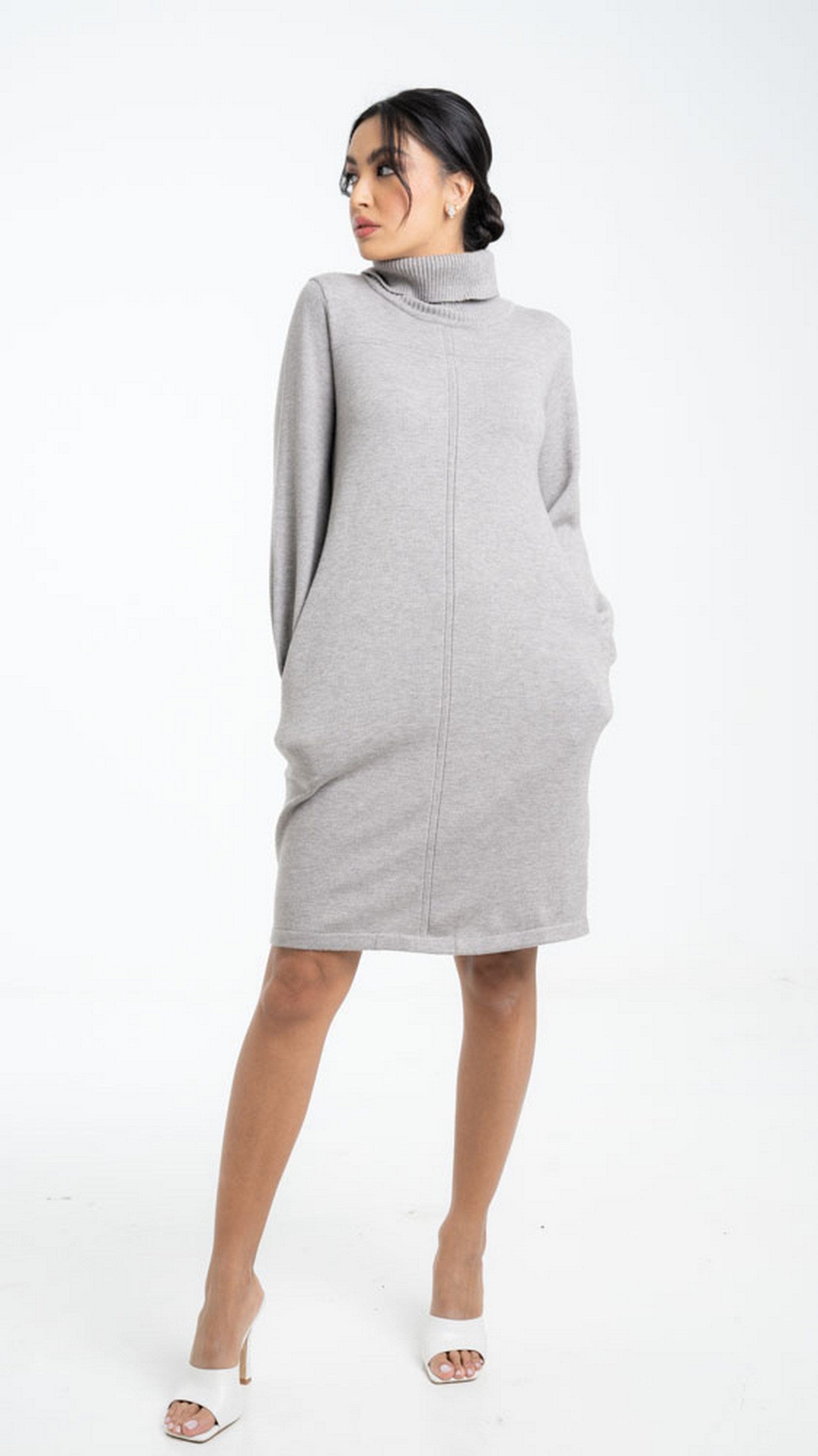 داليدرس بلوزة سادة طويلة بكم طويل ورقبة عالية نسائي