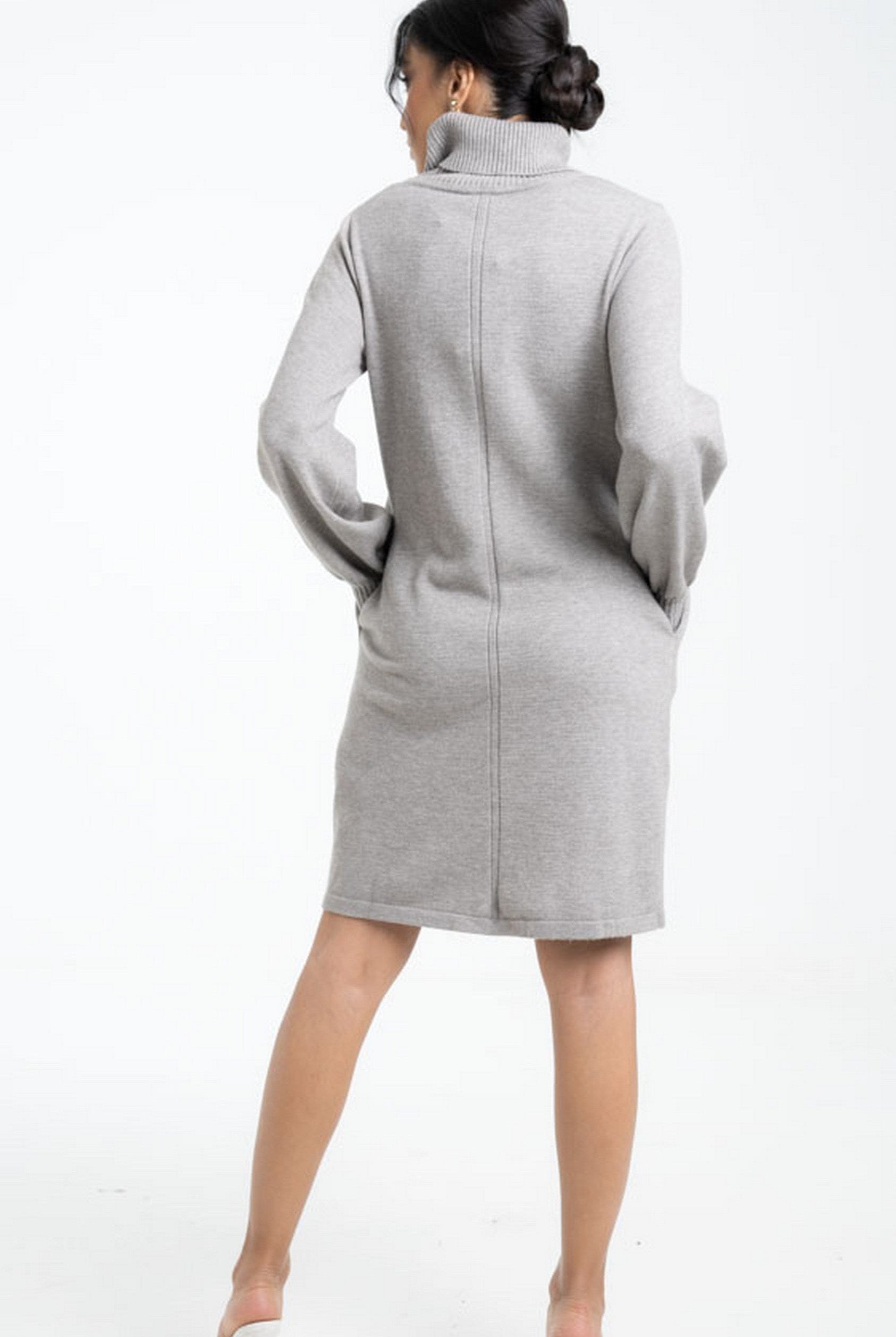 داليدرس بلوزة سادة طويلة بكم طويل ورقبة عالية نسائي