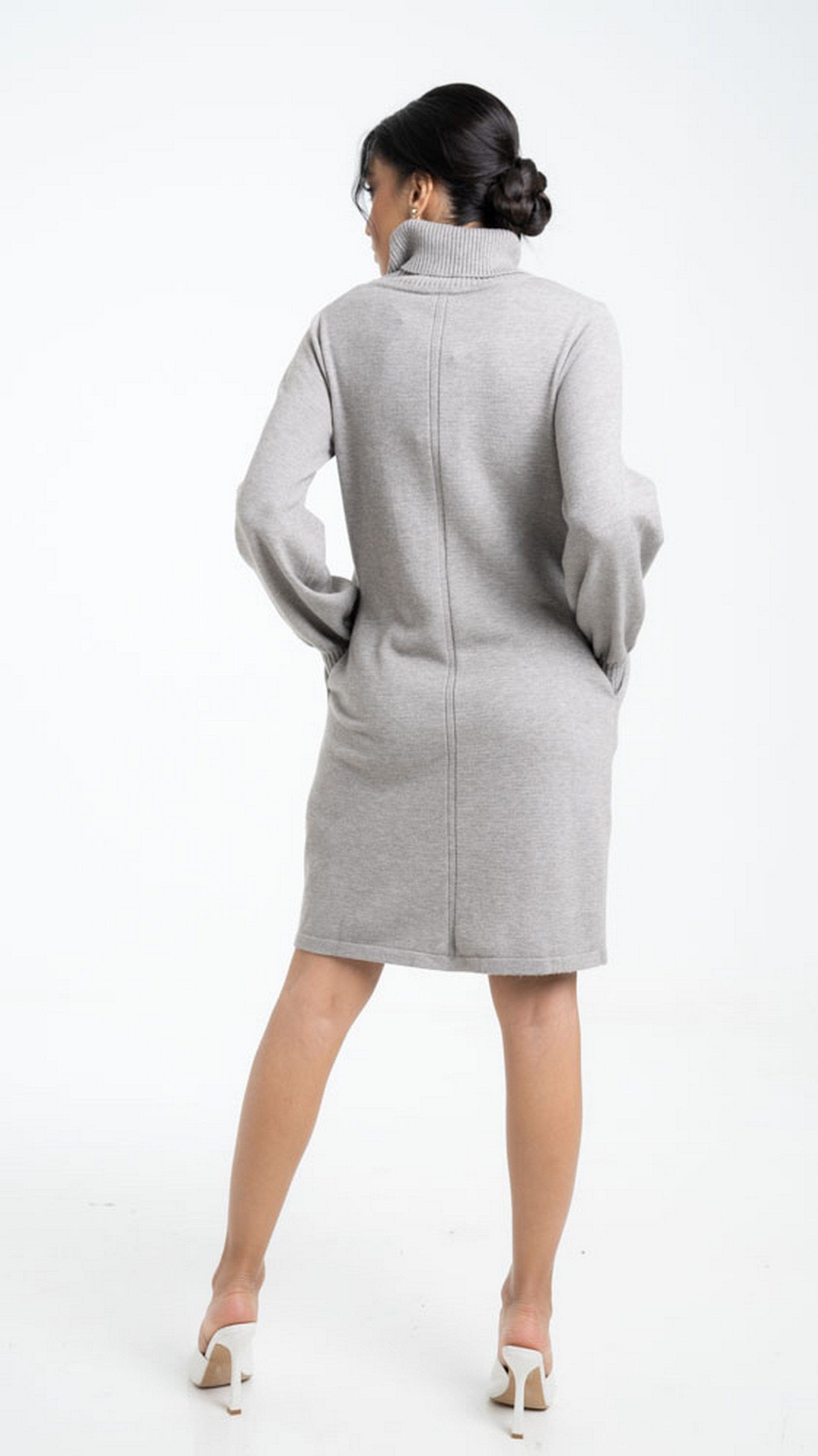 داليدرس بلوزة سادة طويلة بكم طويل ورقبة عالية نسائي