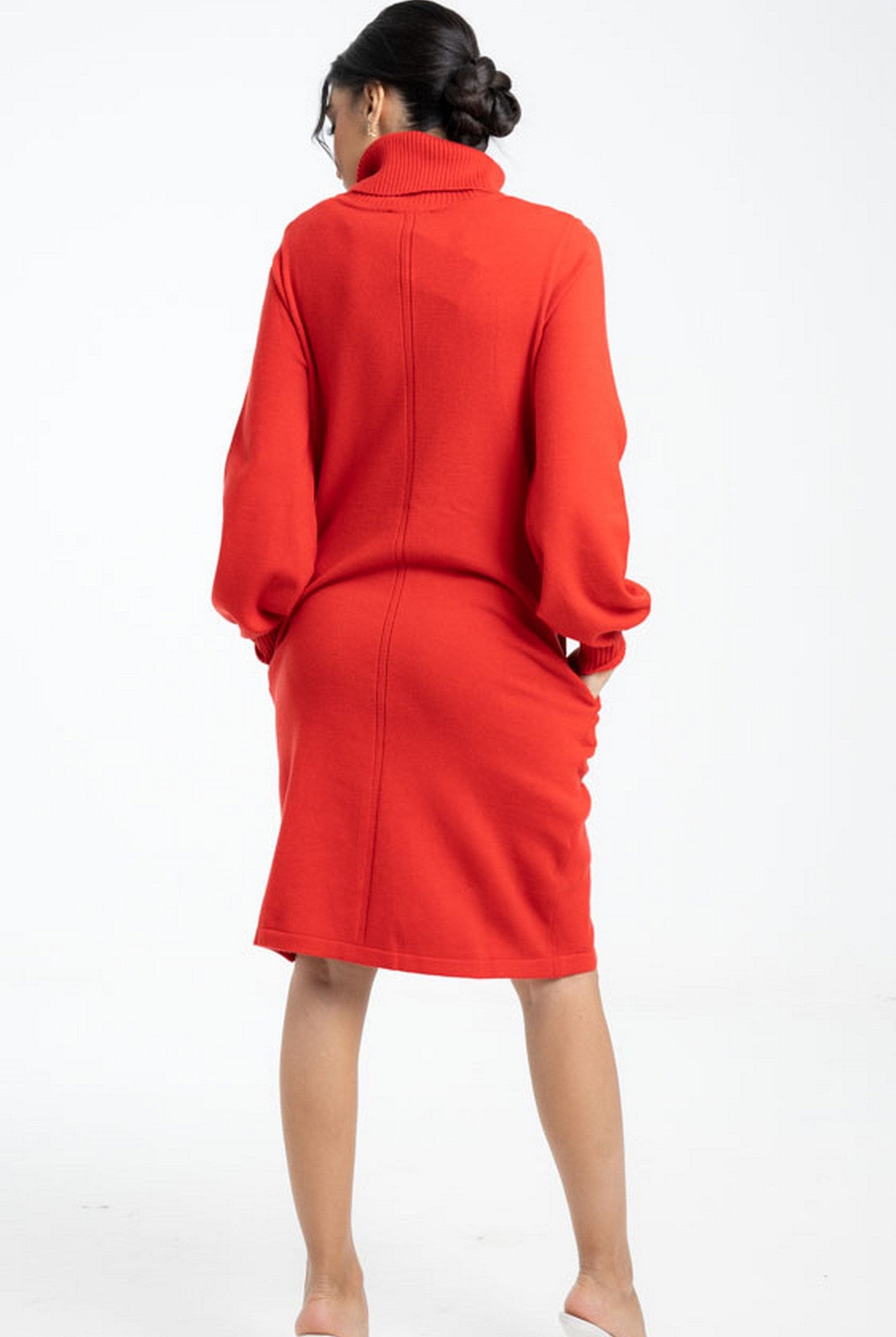 داليدرس بلوزة سادة طويلة بكم طويل ورقبة عالية نسائي