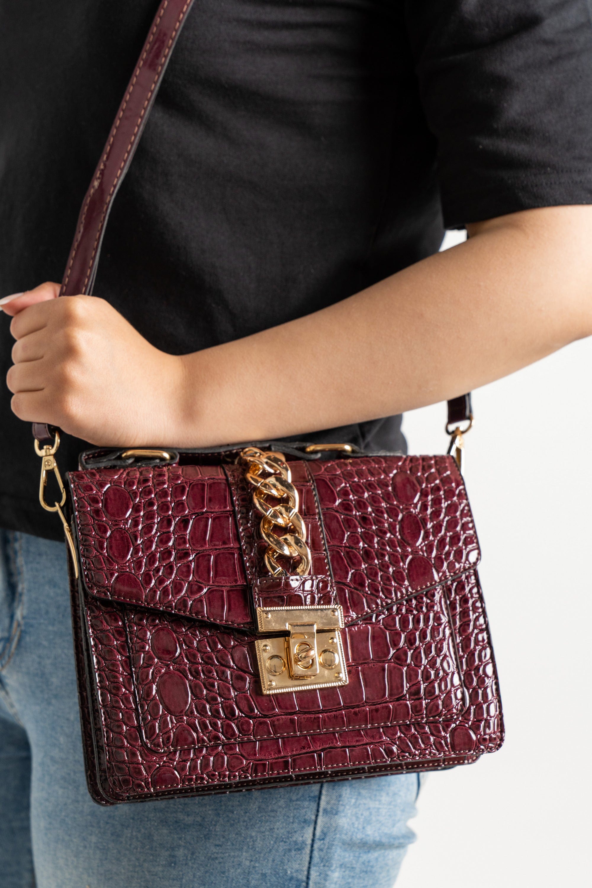 داليدرس حقيبة يد سادة مزينة بحلقات معدنية