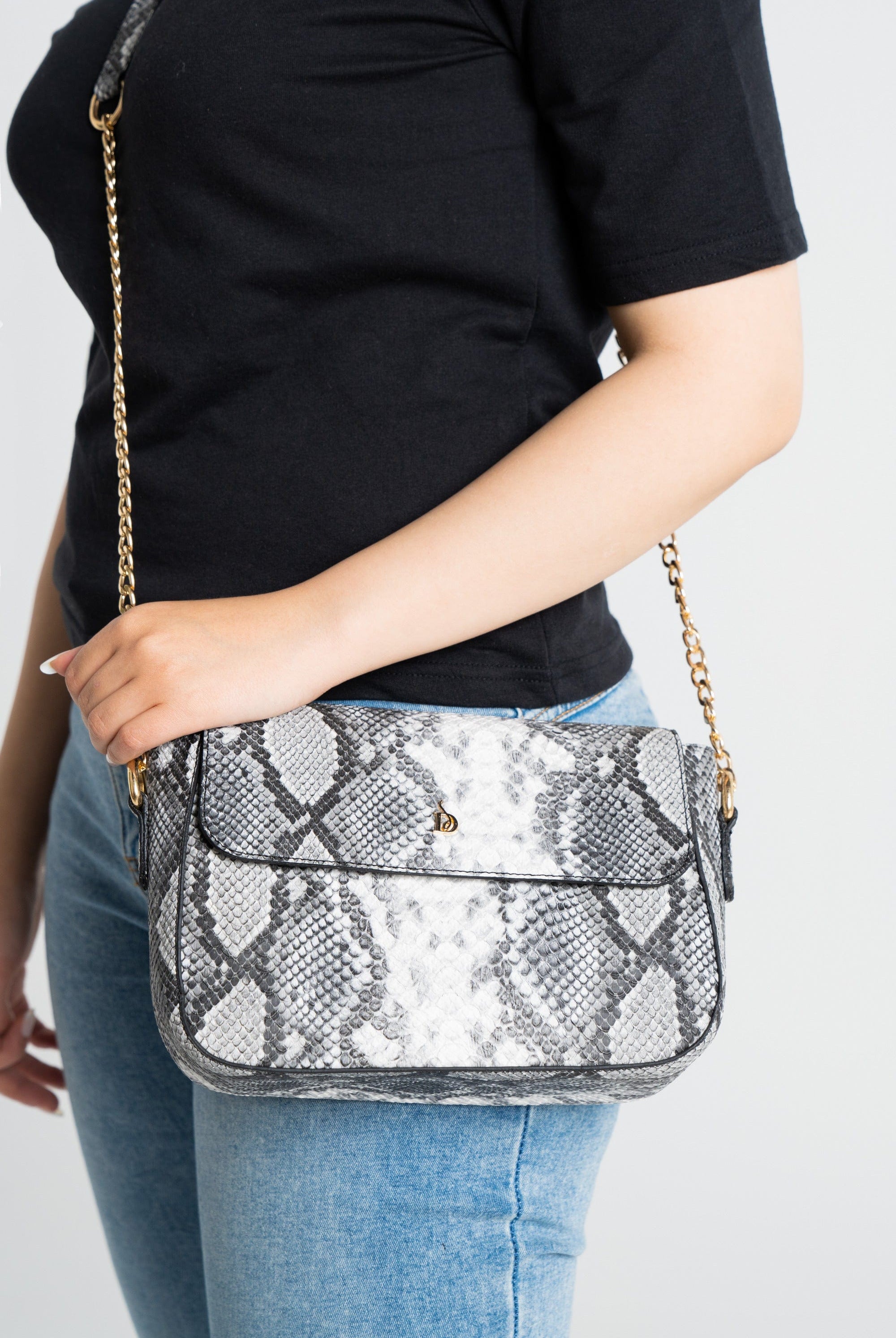 داليدرس حقيبة كروس نسائي على شكل جلد ثعبان