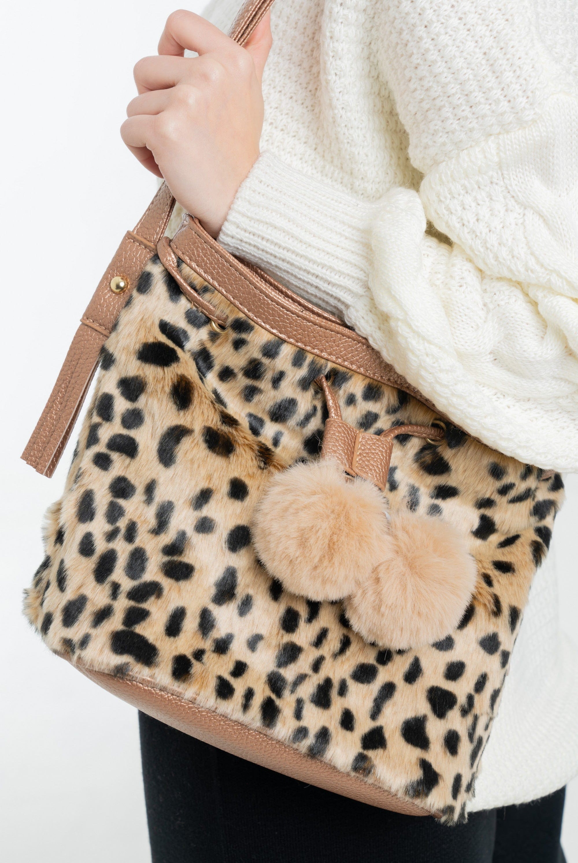 داليدرس حقيبة يد فرو مزينة برباط فرو