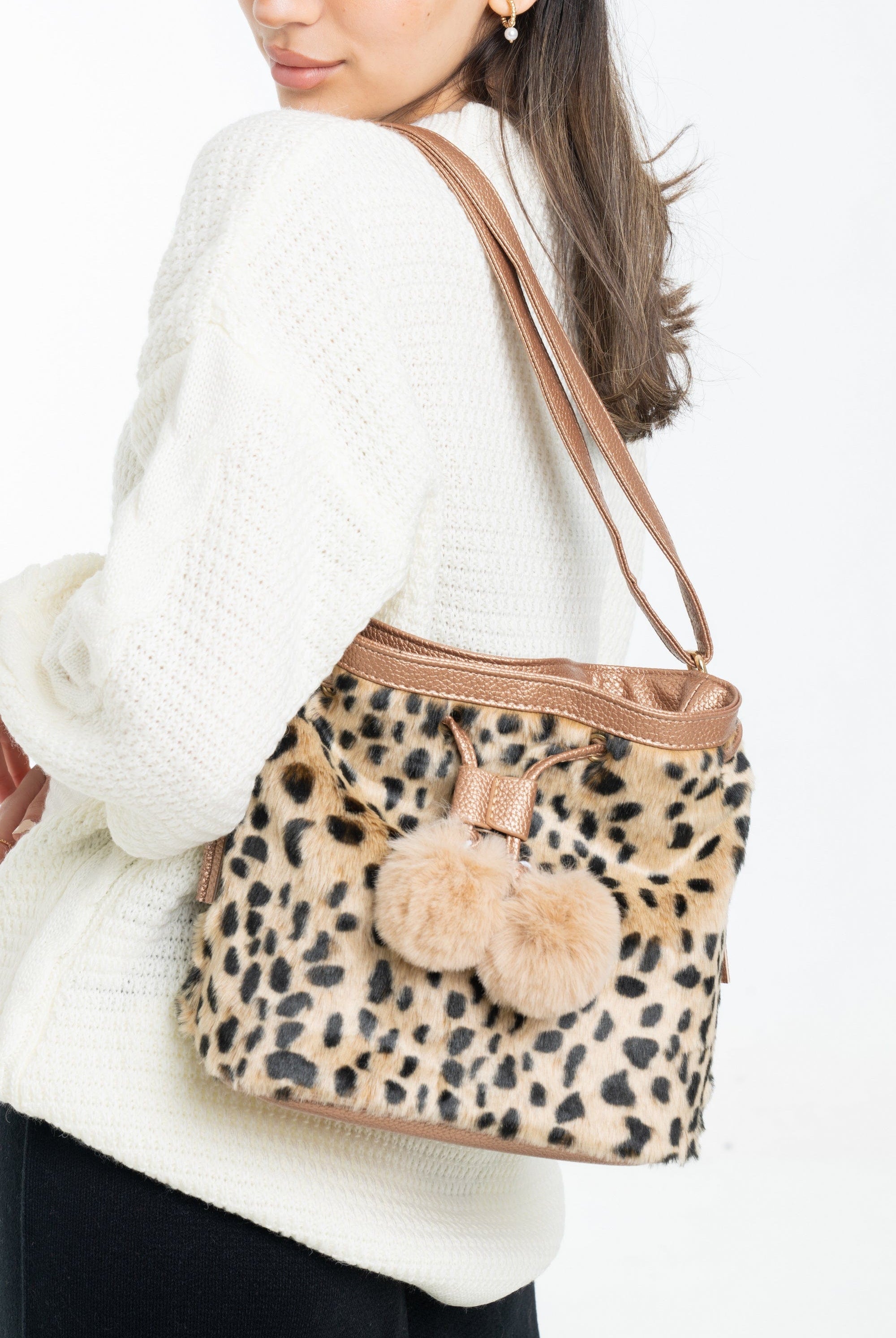 داليدرس حقيبة يد فرو مزينة برباط فرو