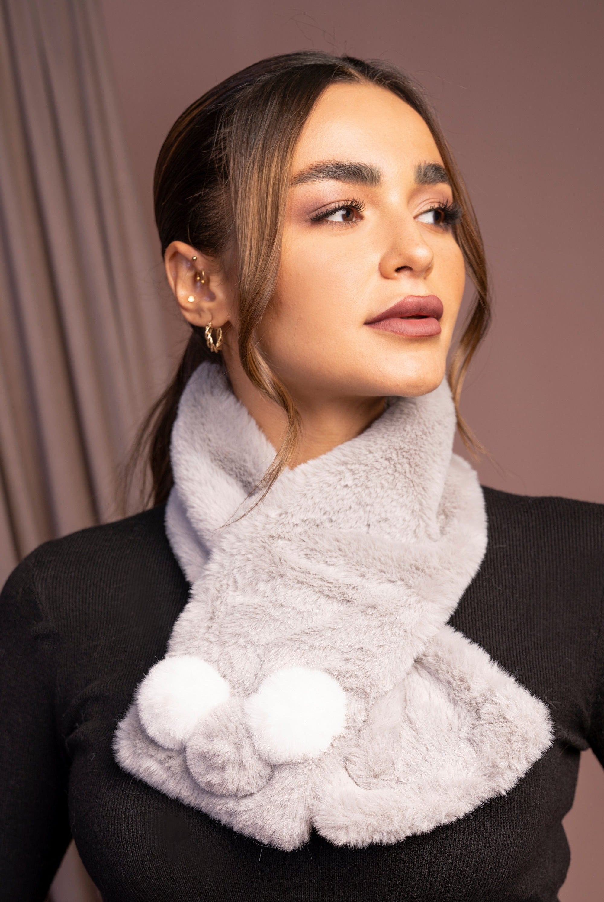 داليدرس وشاح فرو نسائي قصير رمادي