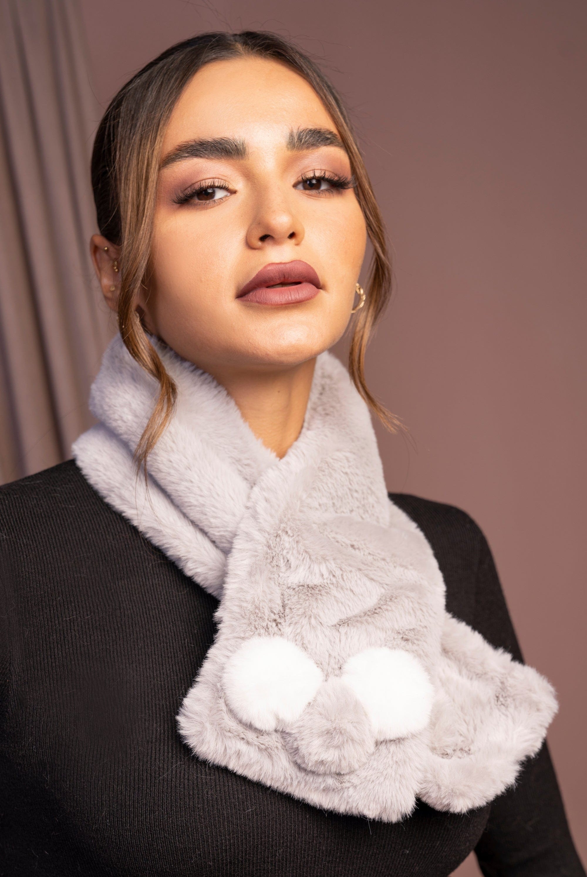 داليدرس وشاح فرو نسائي قصير رمادي