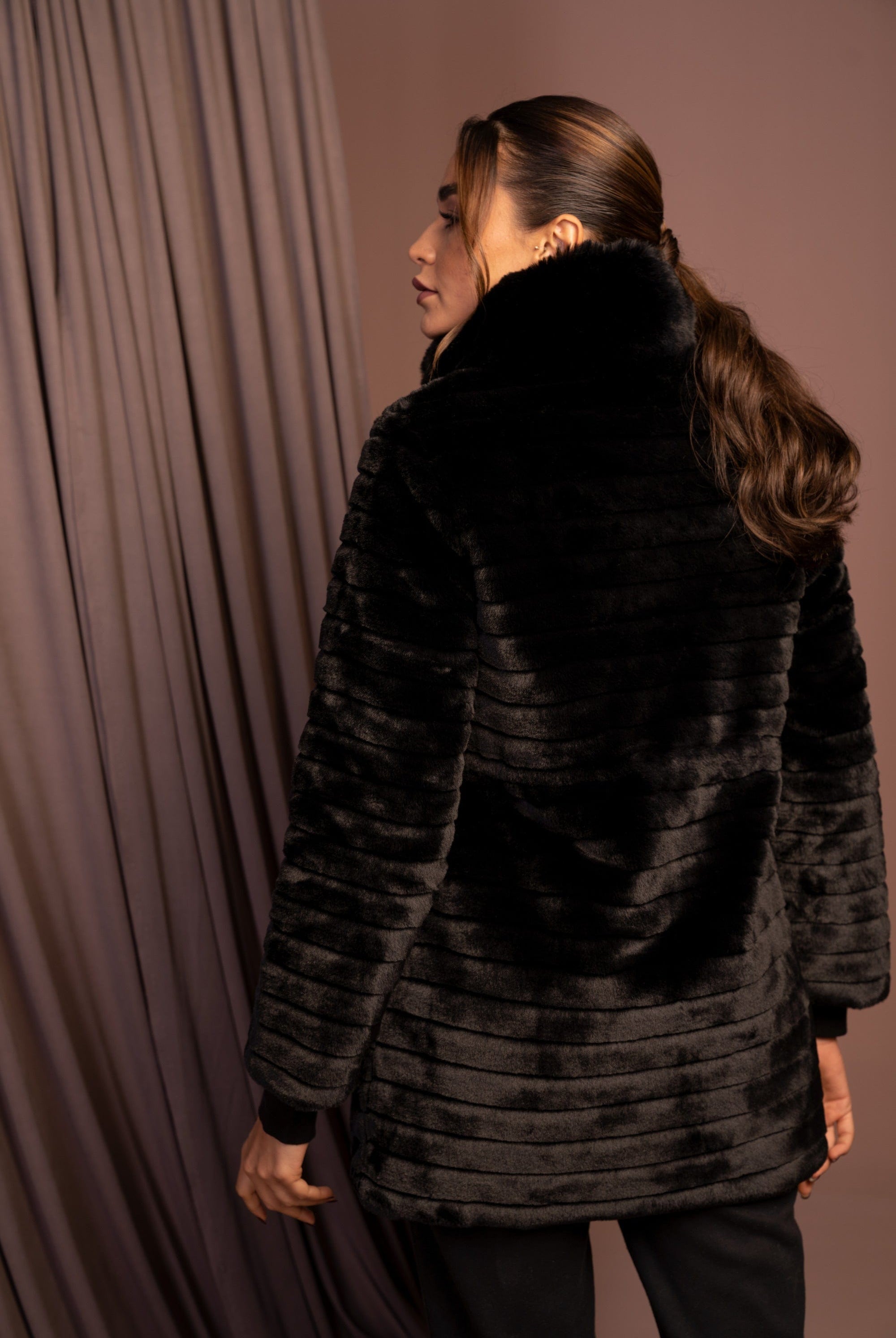 داليدرس جاكيت مفتوح نسائي فرو أسود