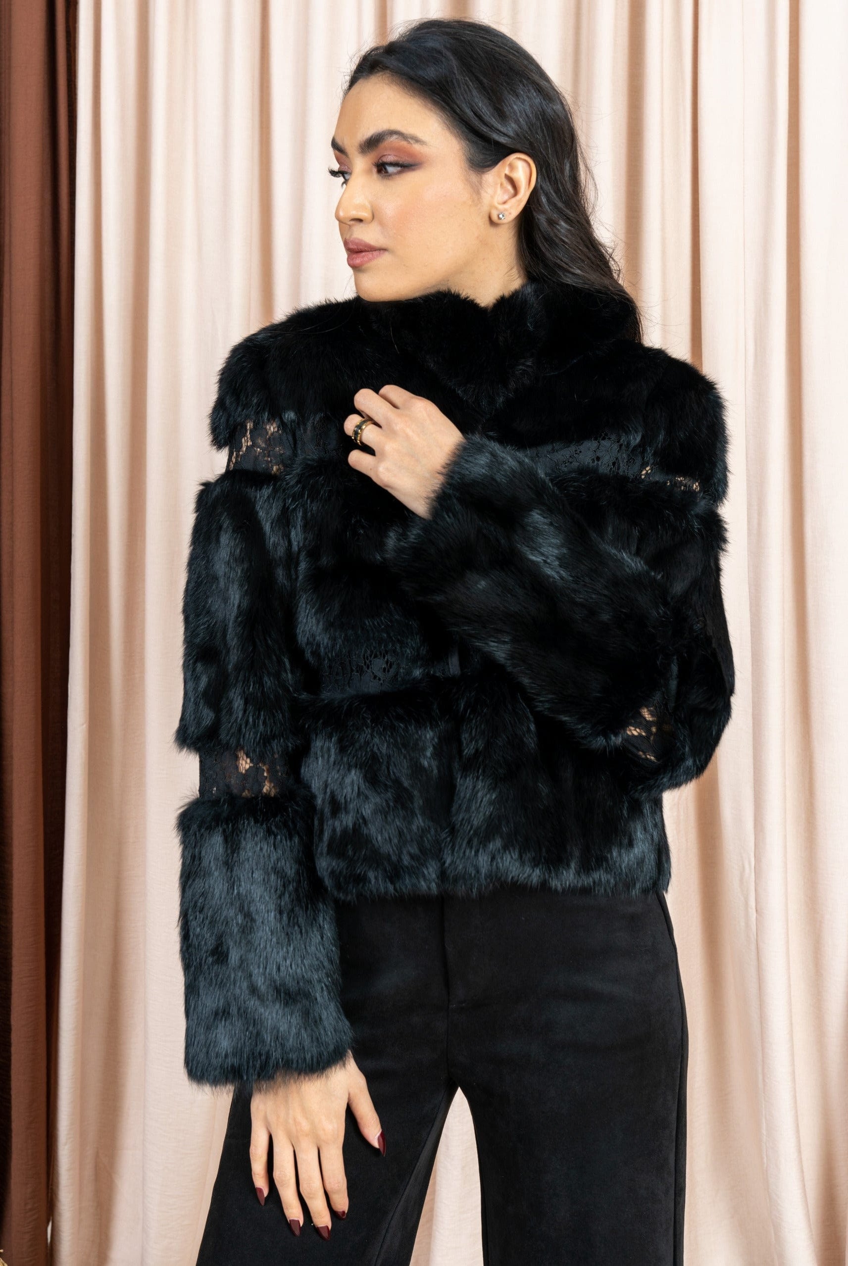 داليدرس سترة فرو مزينة بالدانتيل كم طويل نسائي أسود