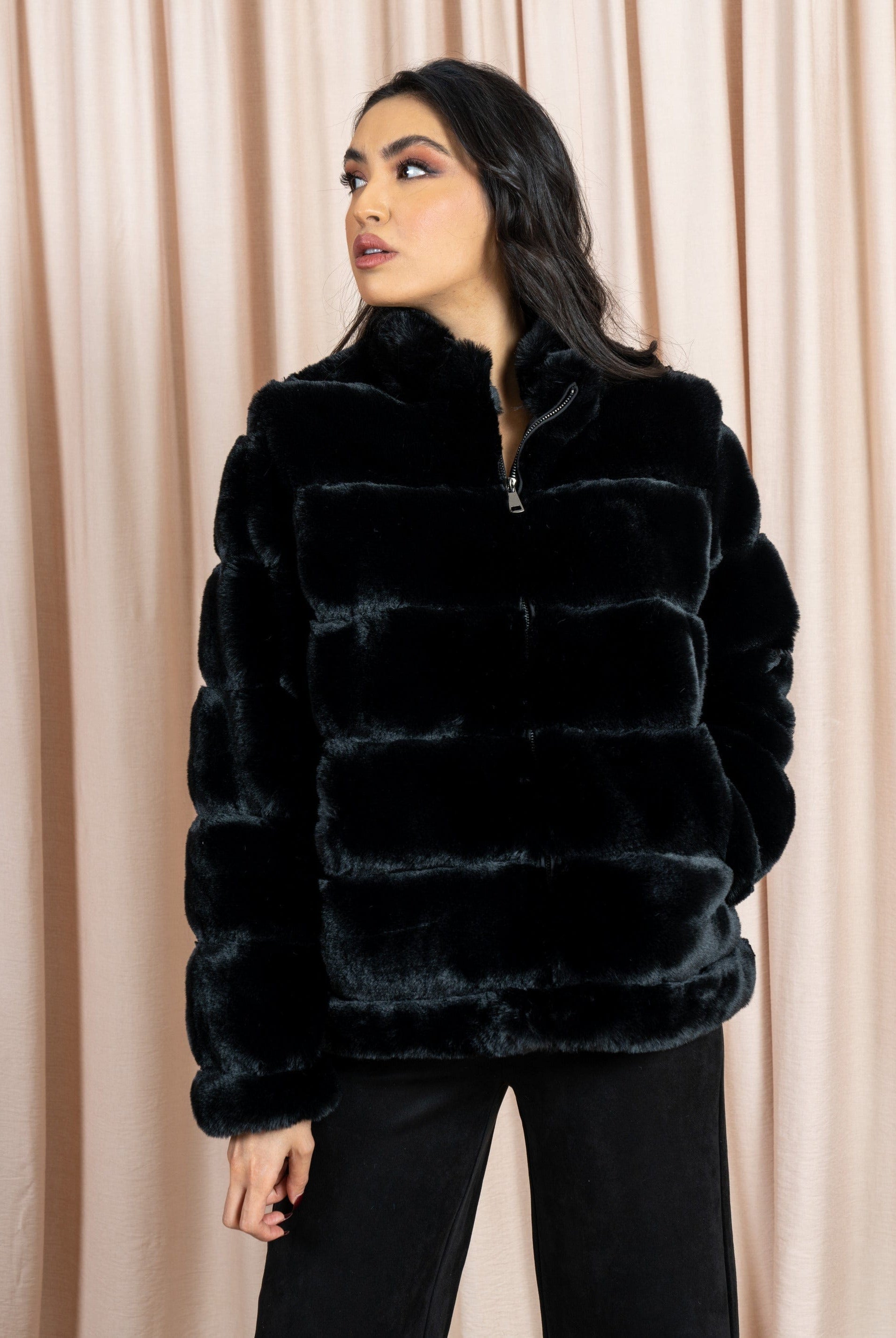 داليدرس جاكيت فرو نسائي منفوخ أسود