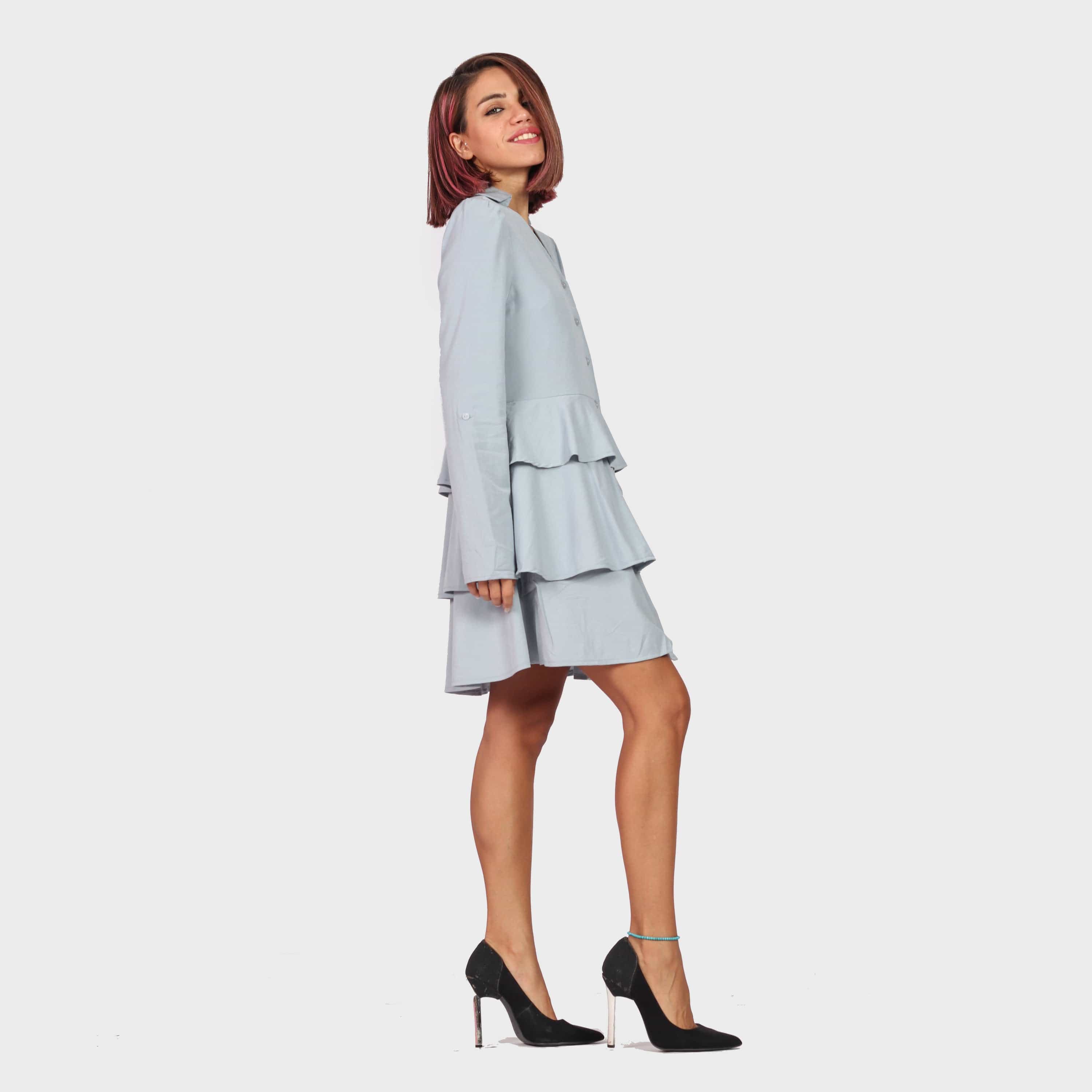 كيتشن فستان قصير طبقات صيفي مزين بأزار من الأمام