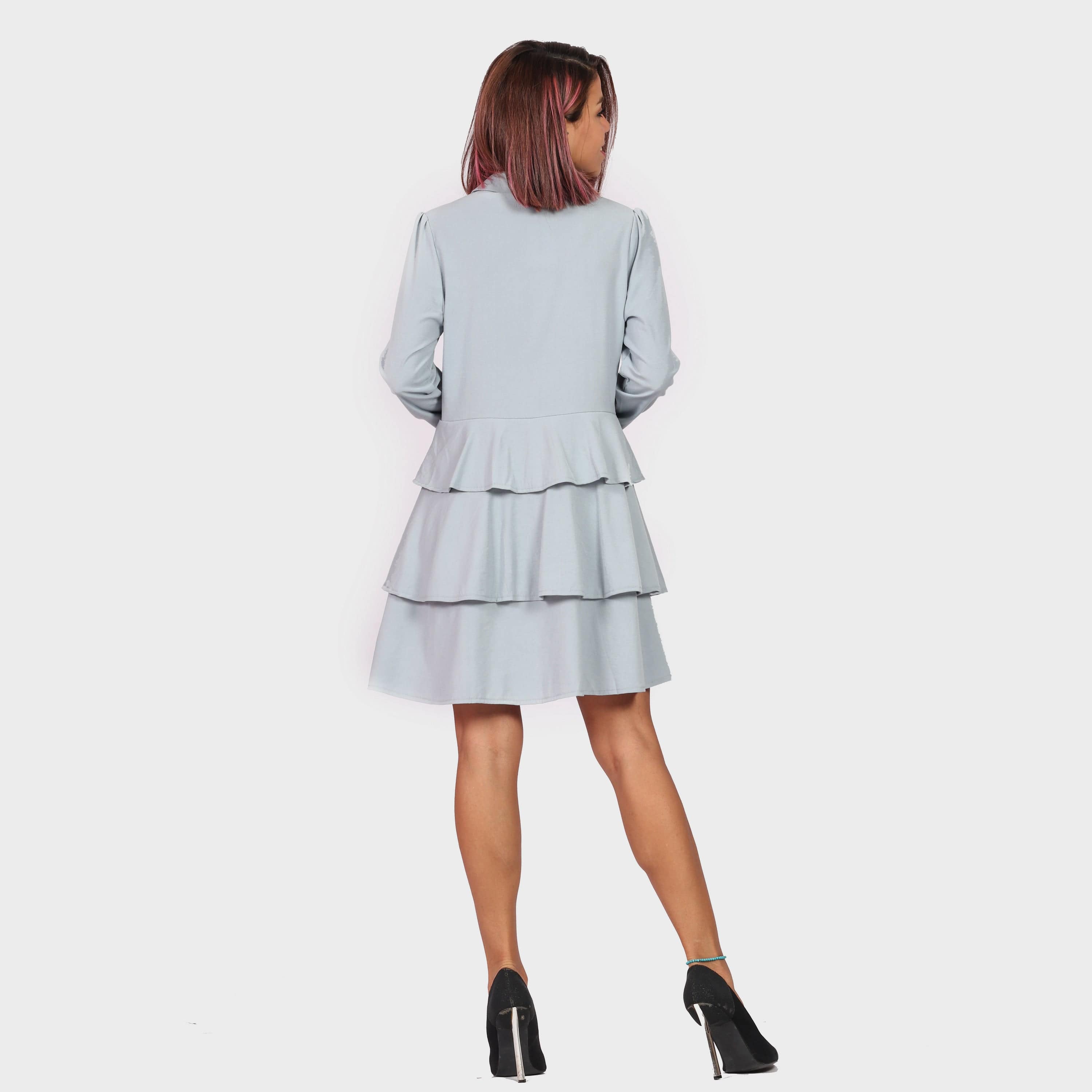 كيتشن فستان قصير طبقات صيفي مزين بأزار من الأمام