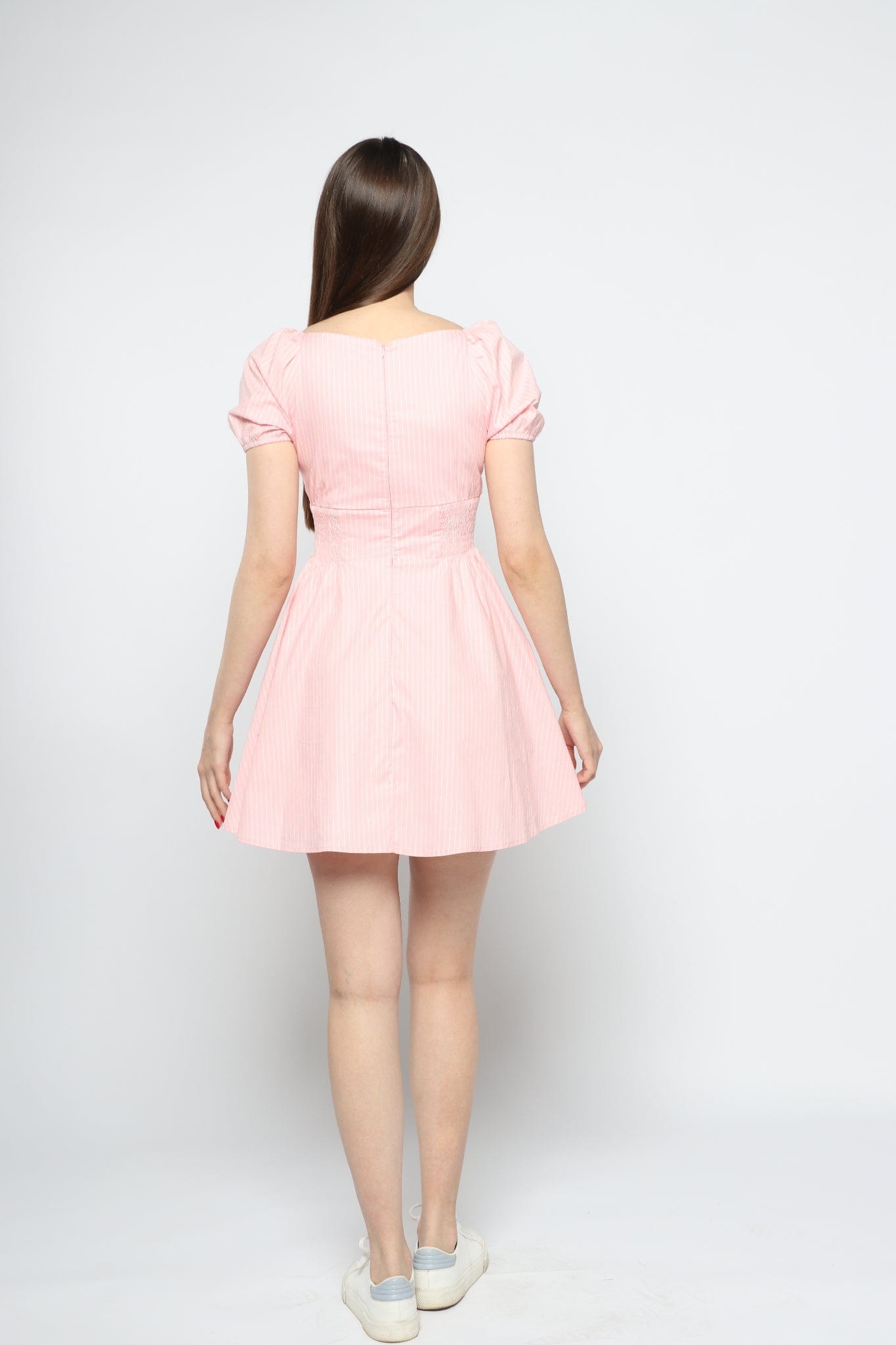 كيتشن فستان قصير سادة مزموم من الخصر