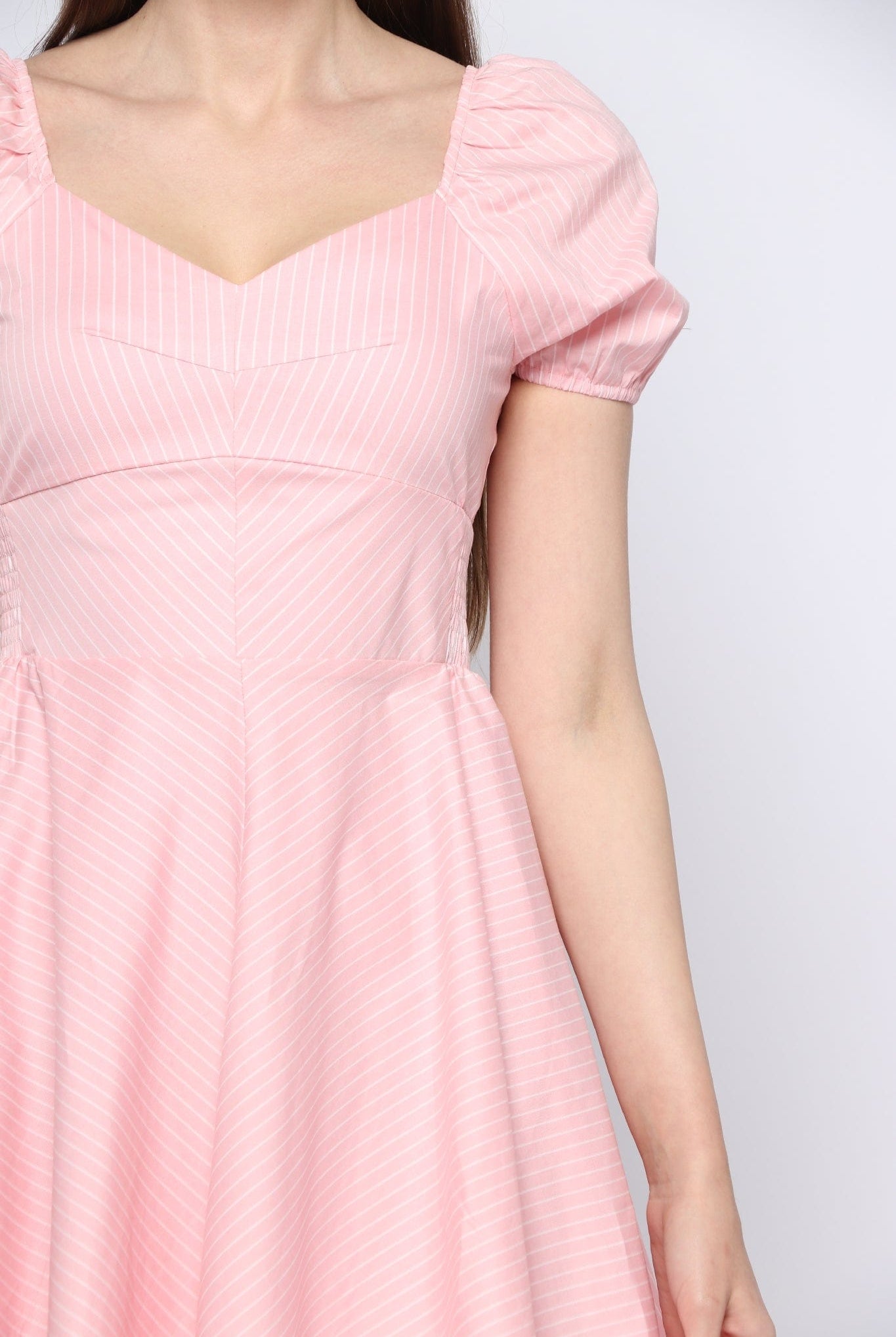 كيتشن فستان قصير سادة مزموم من الخصر