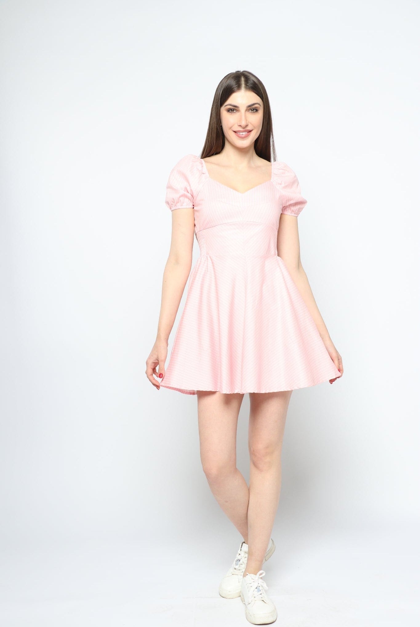 كيتشن فستان قصير سادة مزموم من الخصر