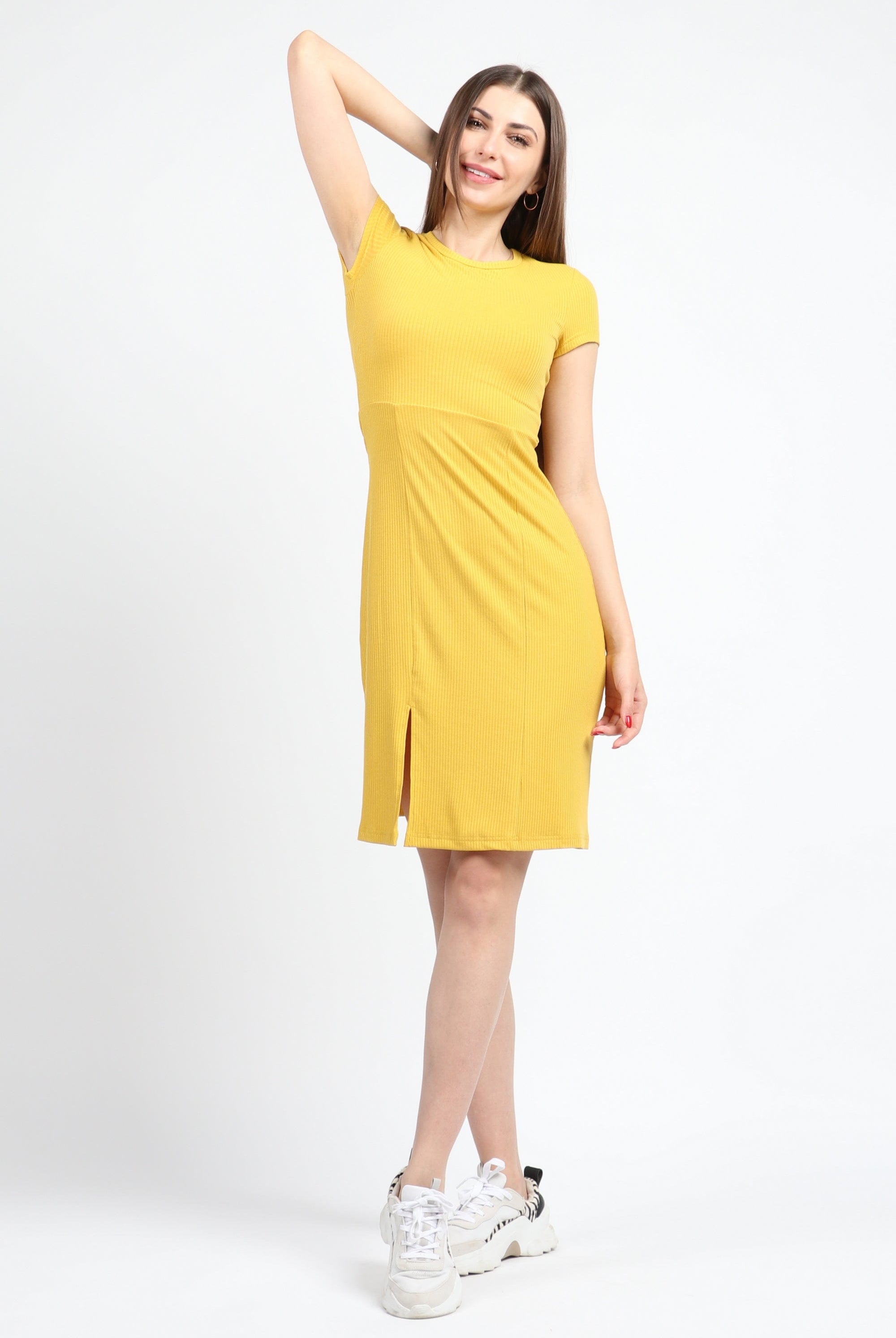 كيتشن فستان بكم قصير بفتحة صغيرة فوق الركبة