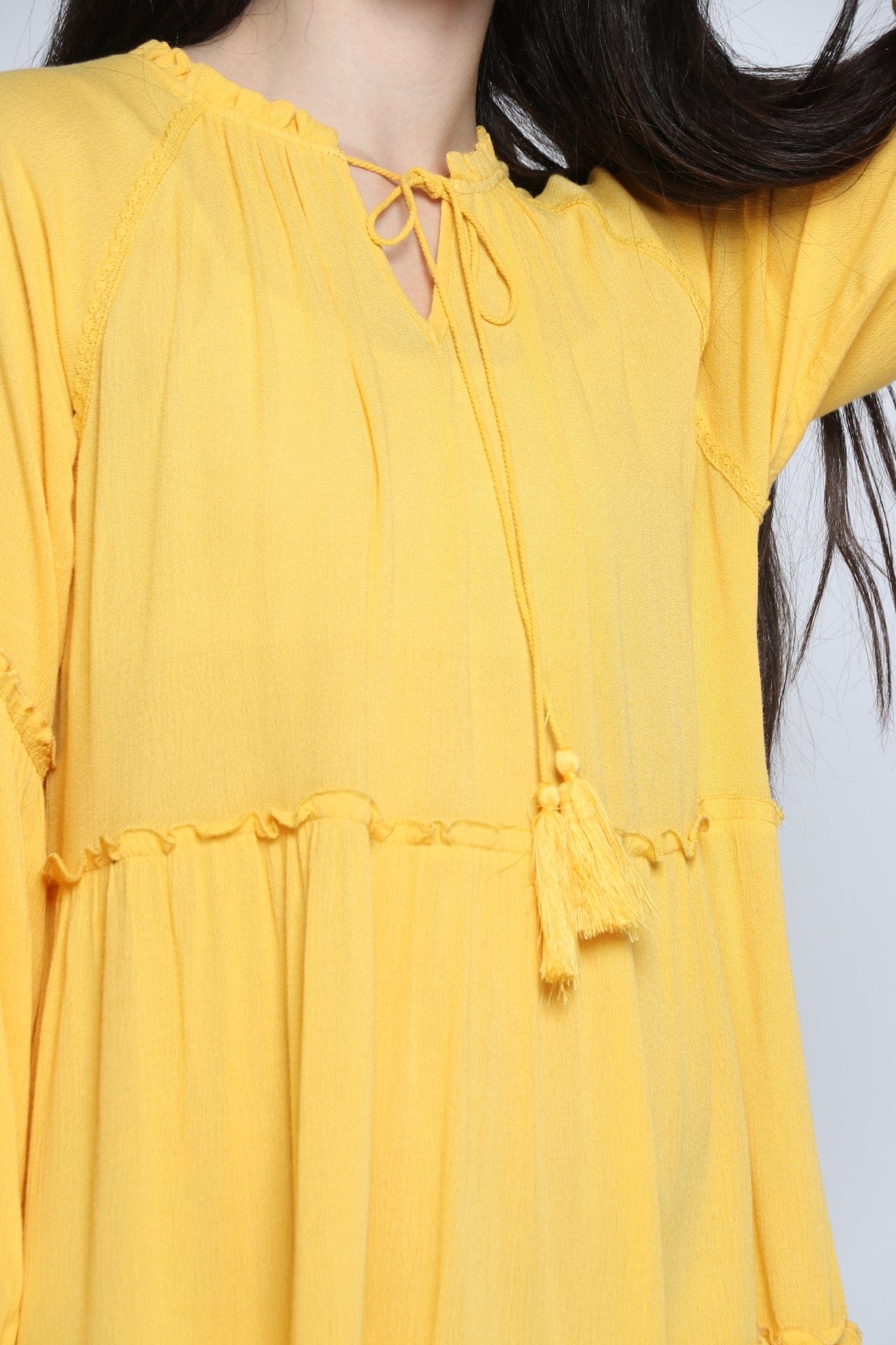 كيتشن فستان قصير مزين بكرانيش من الأسفل