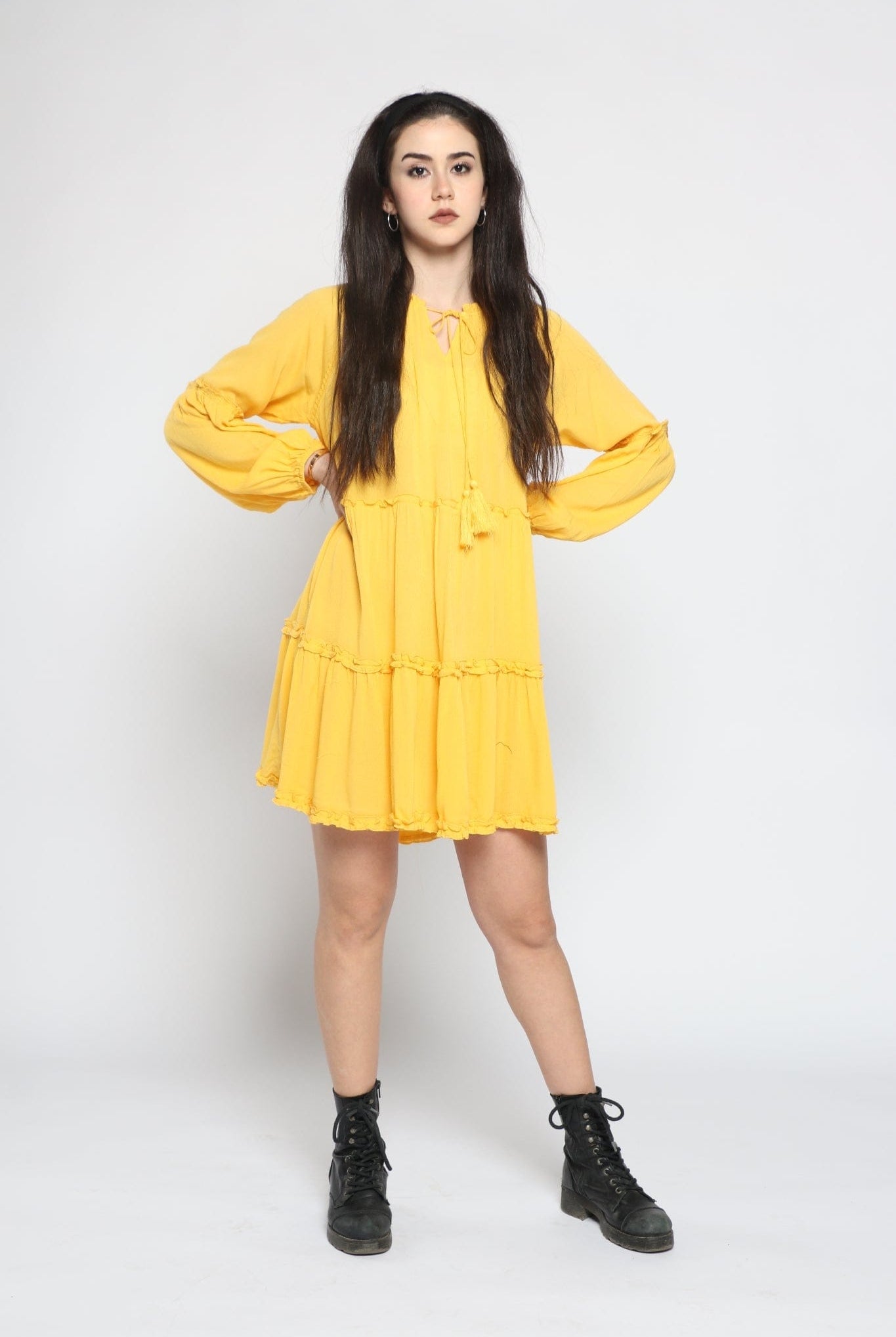 كيتشن فستان قصير مزين بكرانيش من الأسفل