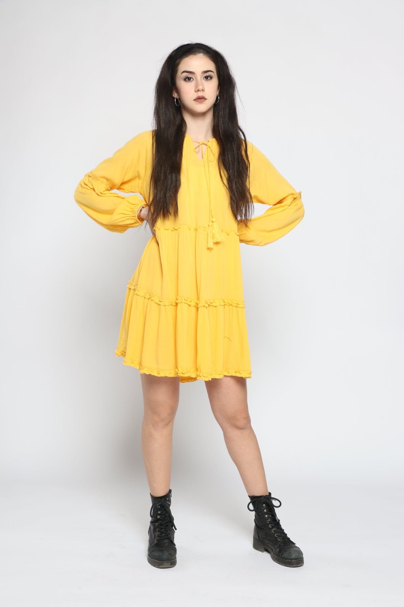 كيتشن فستان قصير مزين بكرانيش من الأسفل