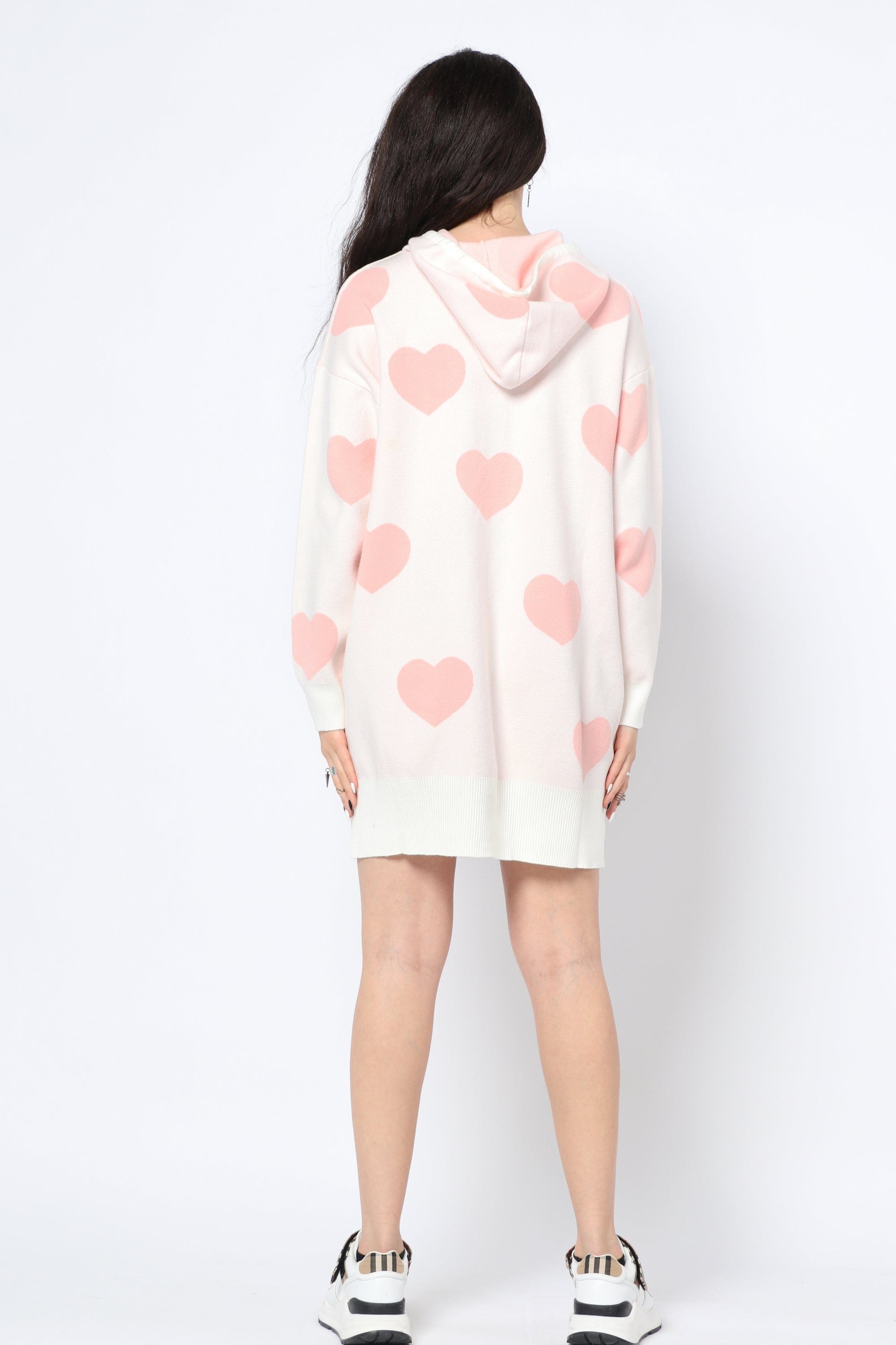 كيتشن فستان ميدي بنقشة قلوب كم طويل بكابشو أبيض