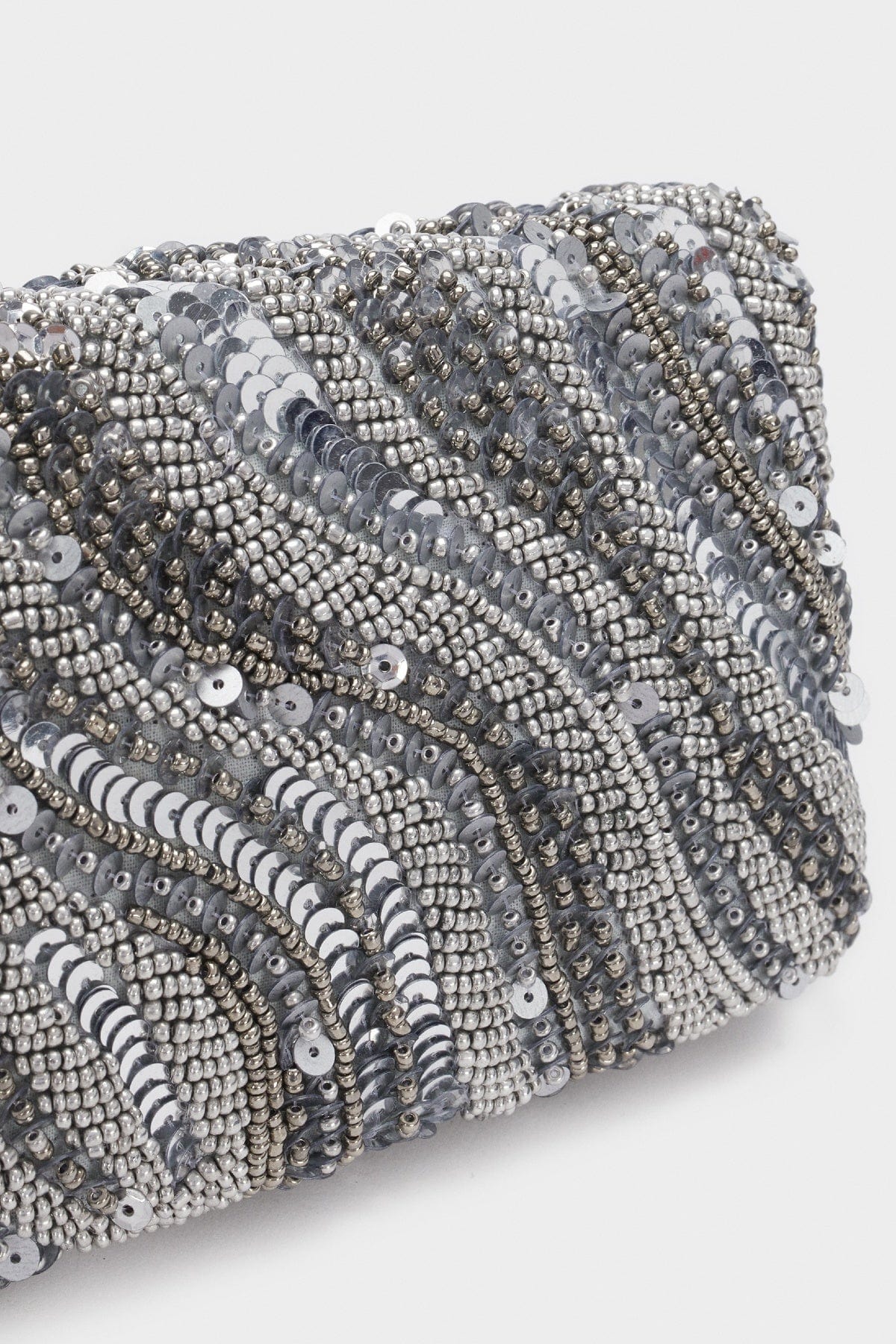 بارفوا شنطة كلاتش مطرز نسائي